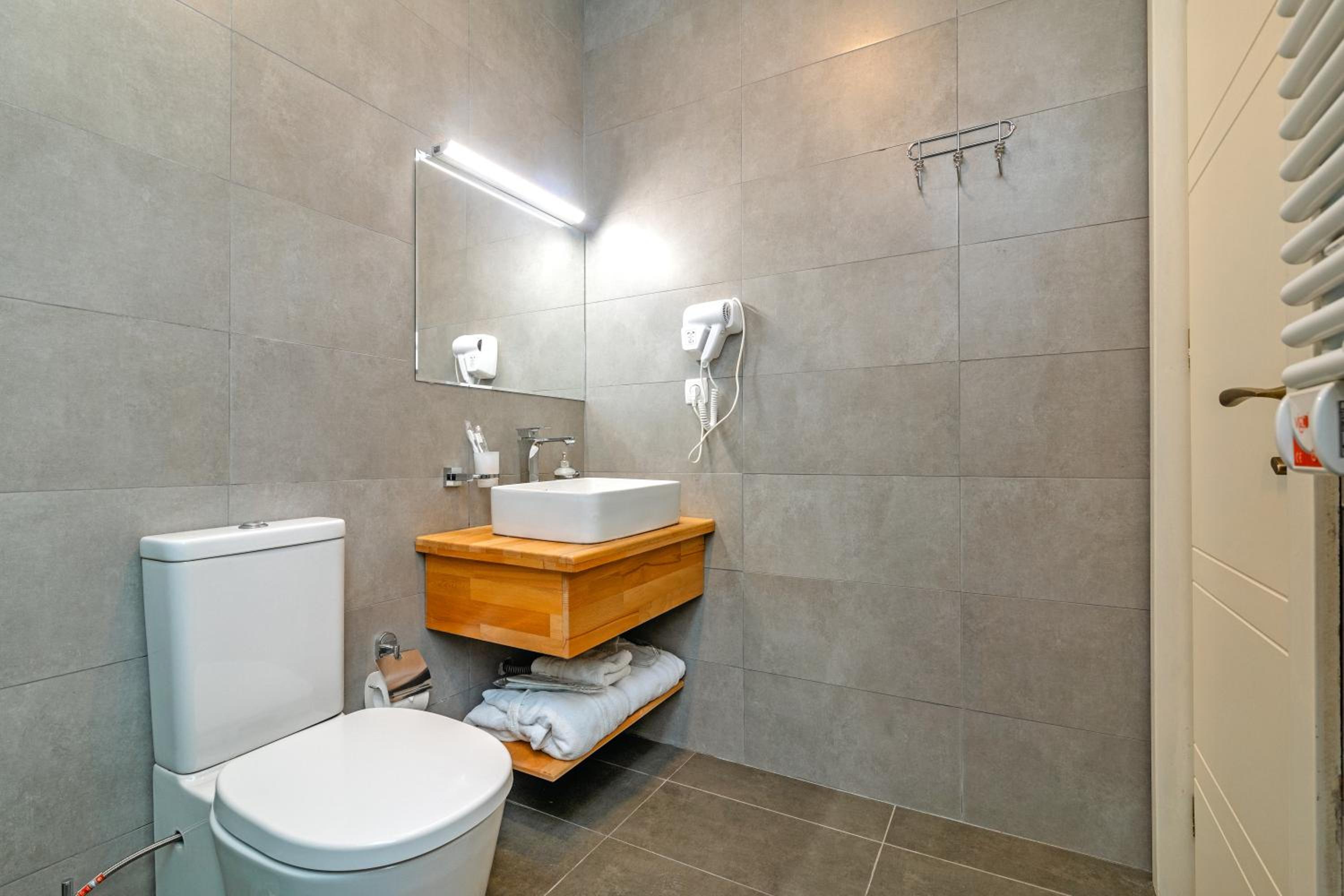 Double or Twin Room with Mountain View - Photo 4
