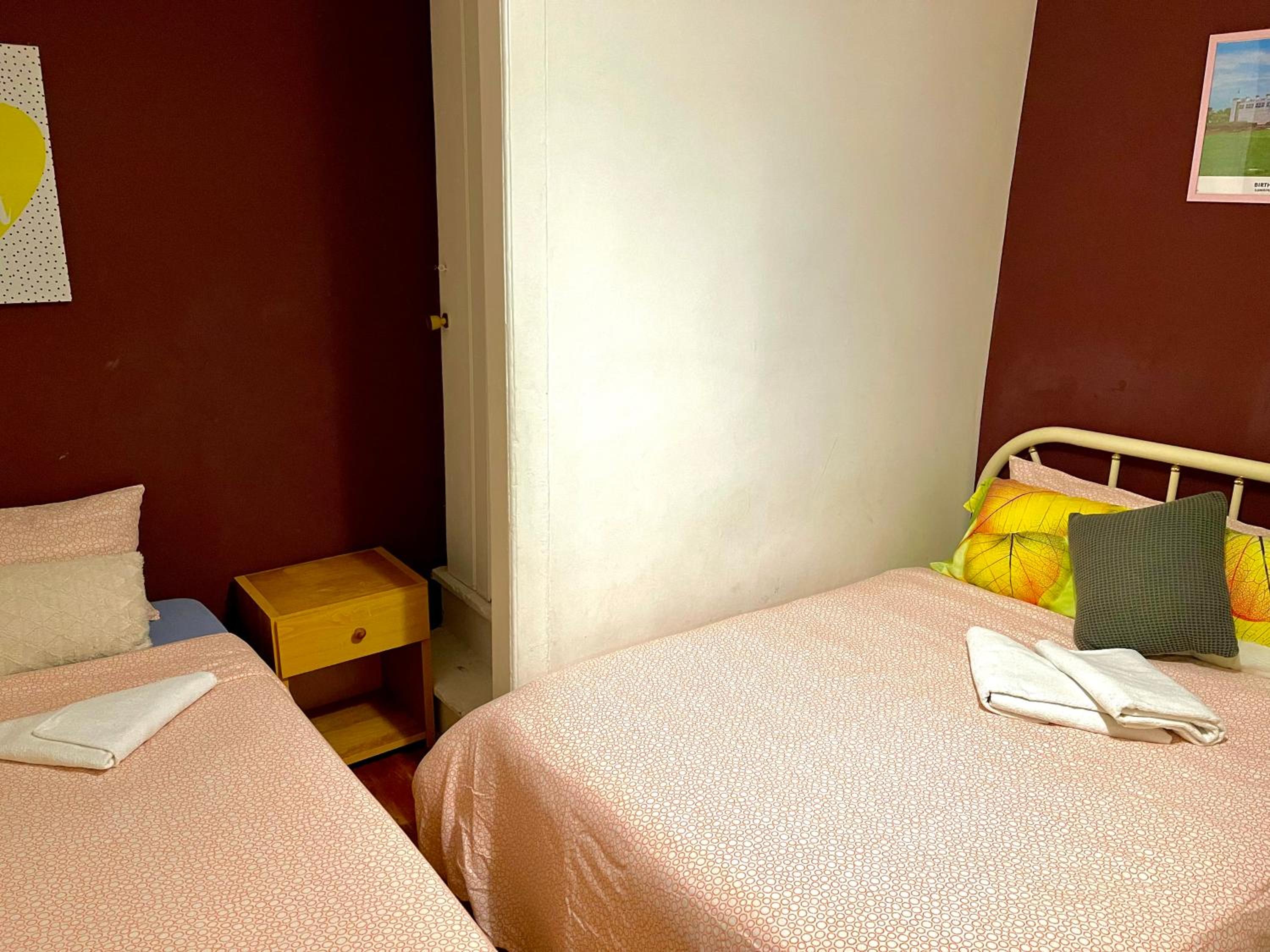Budget Twin Room - Photo 1