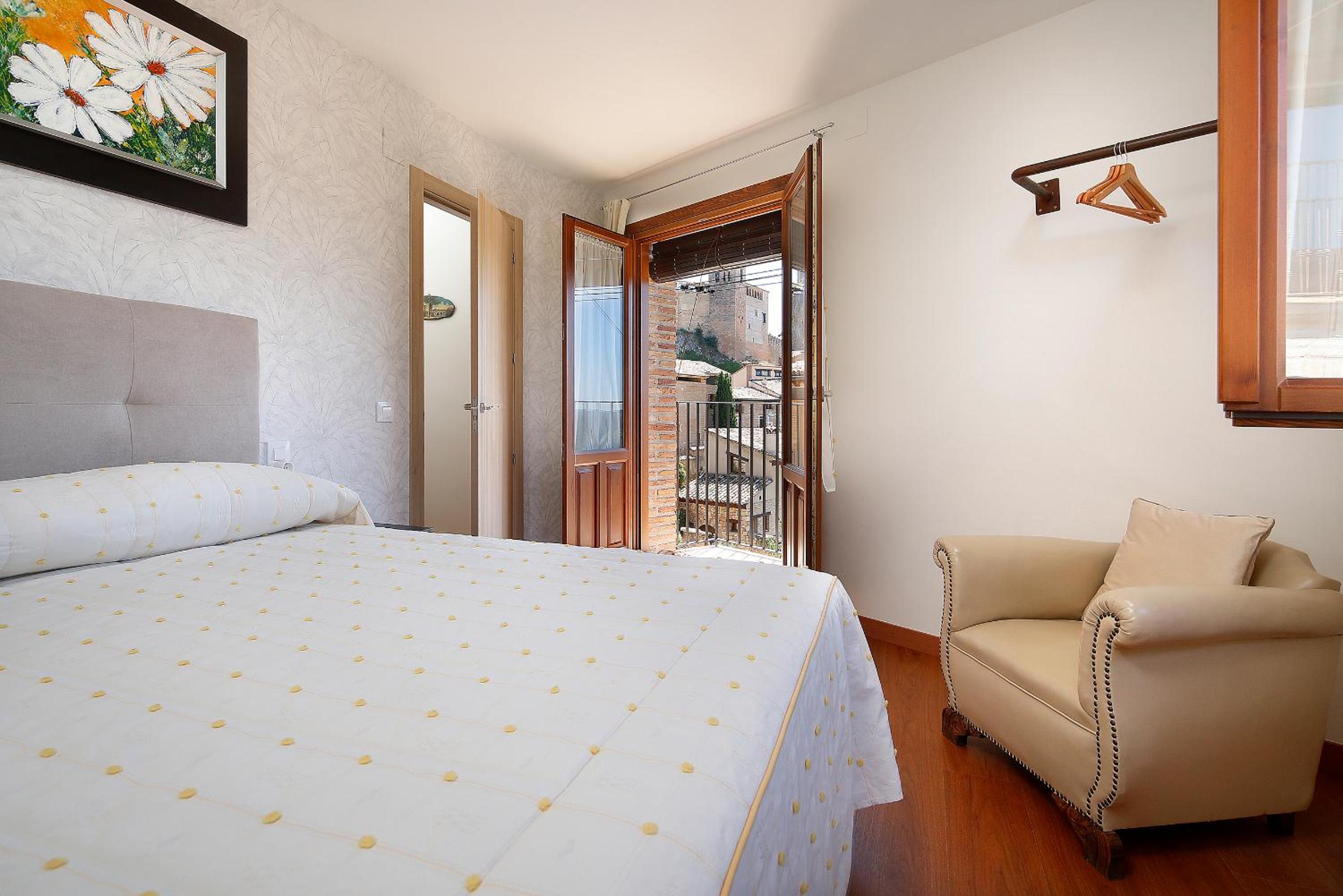 Apartment with Balcony photo 2
