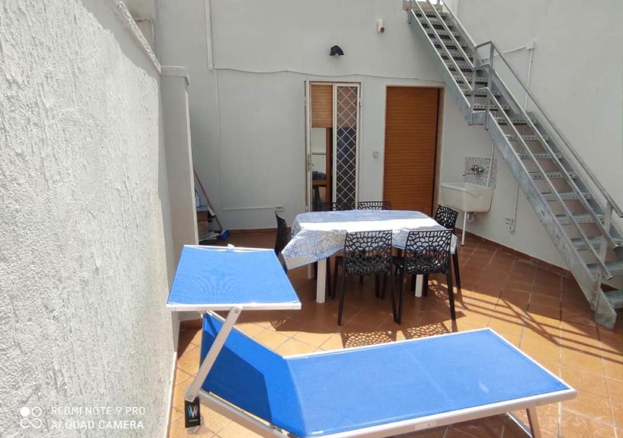Quadruple Room with Private Bathroom - Photo 7