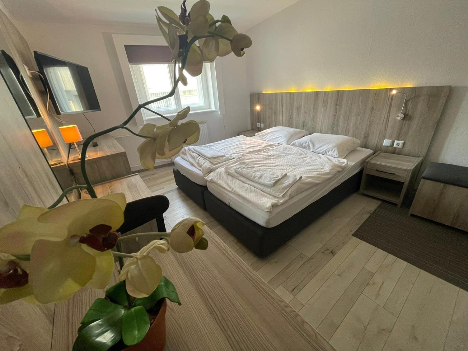 Double Room with Private External Bathroom photo 2
