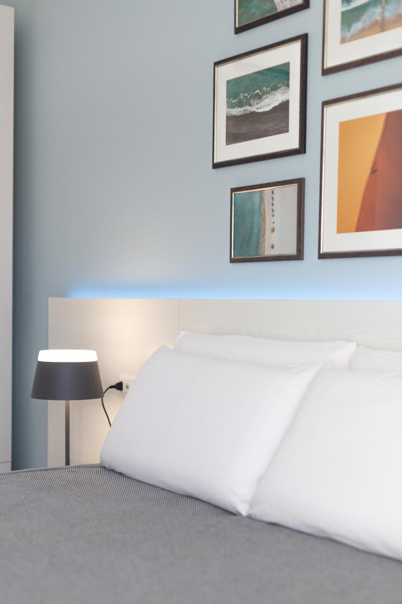 Double Room with Private Bathroom - Photo 16