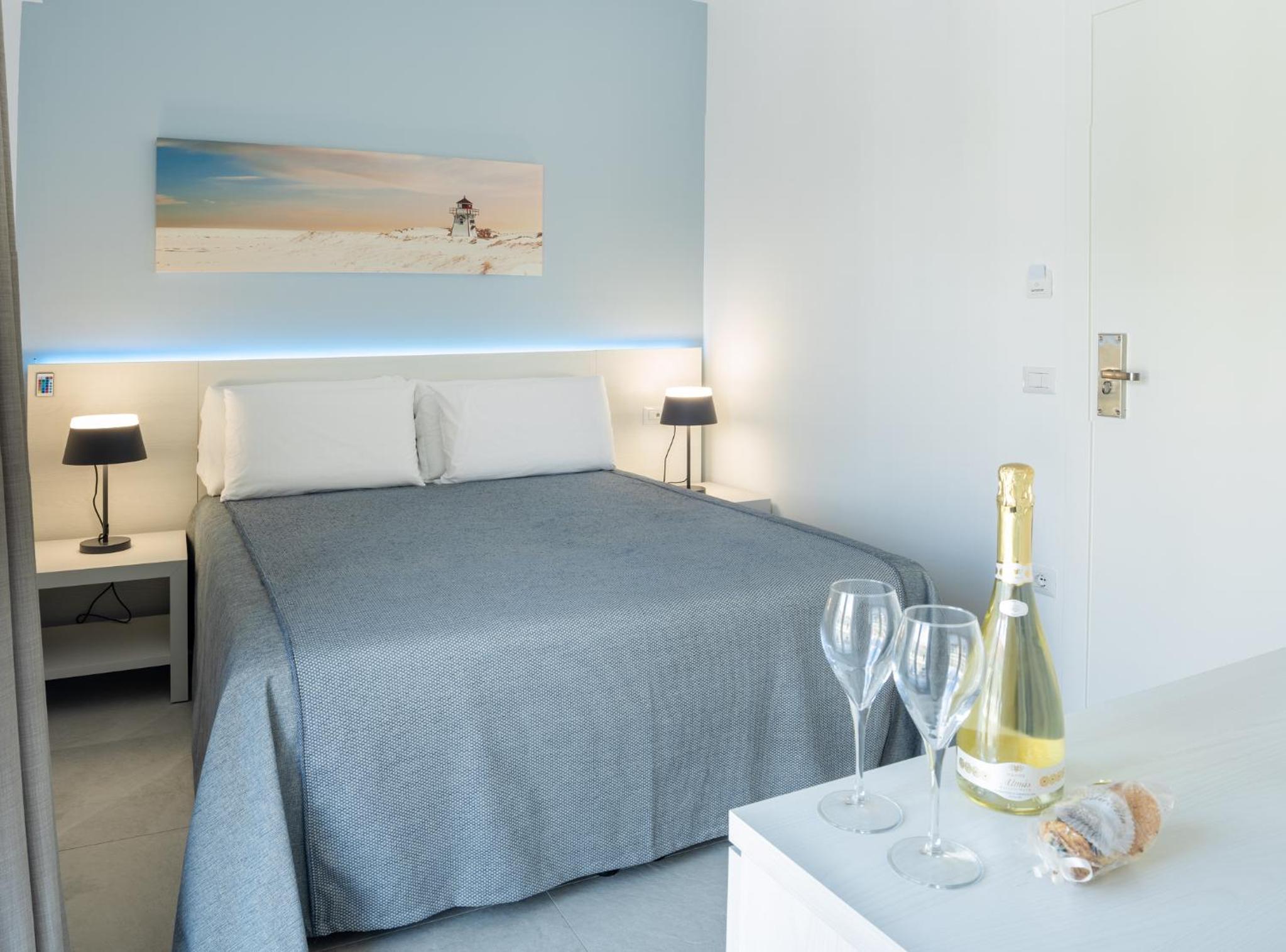 Double Room with Private Bathroom - Photo 25