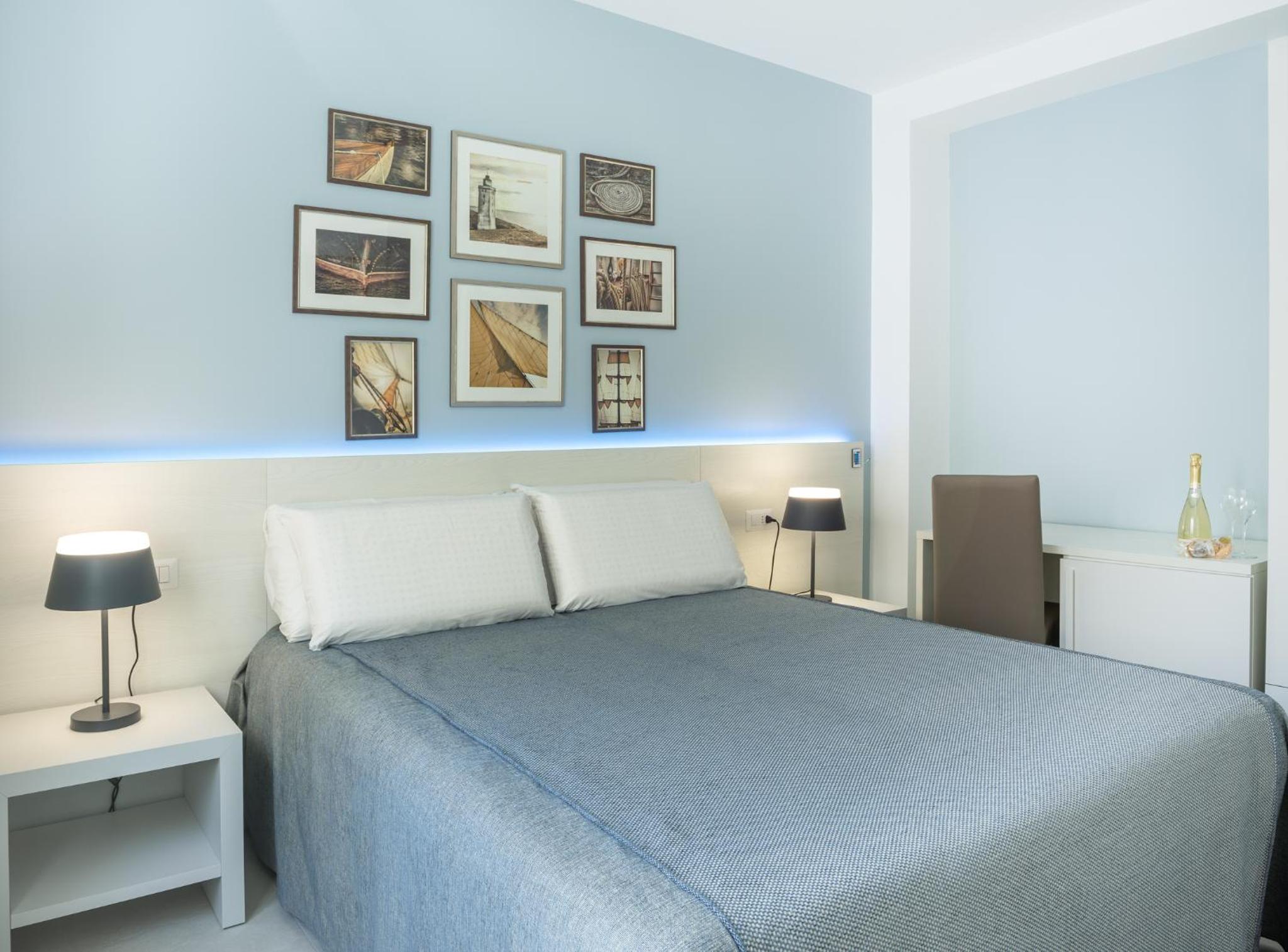 Double Room with Private Bathroom - Photo 29