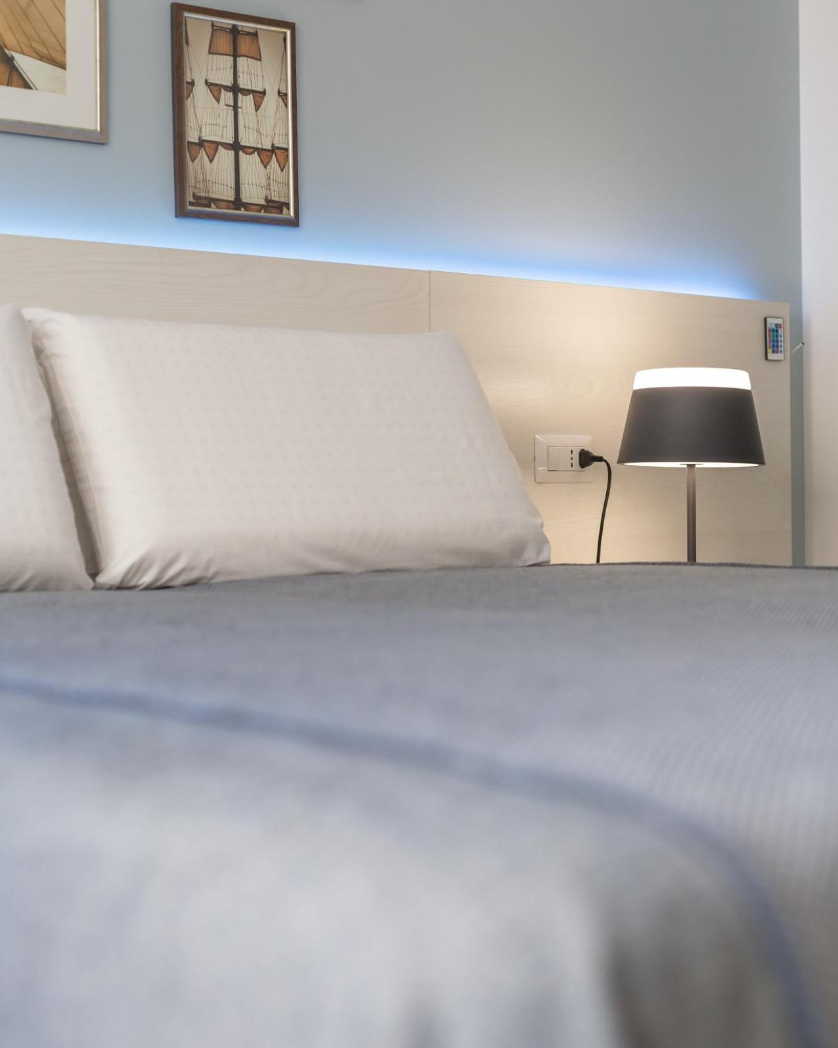 Double Room with Private Bathroom - Photo 35