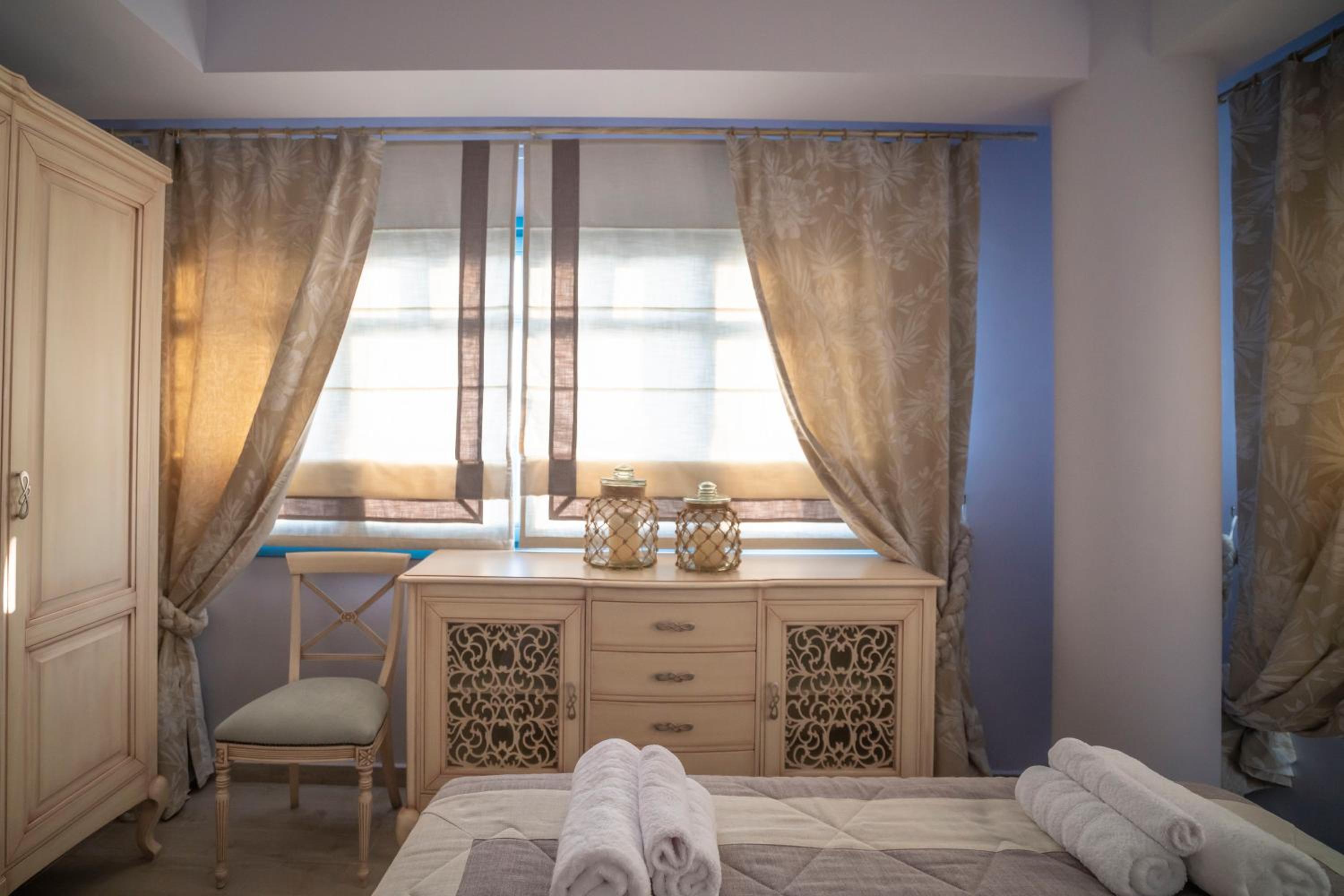 Three-Bedroom Suite - Photo 2