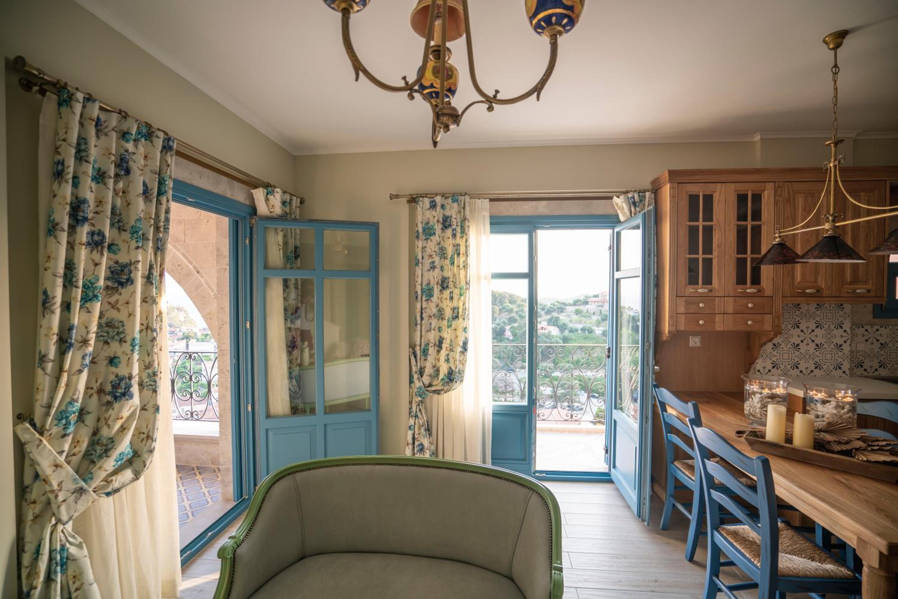 Three-Bedroom Suite - Photo 11