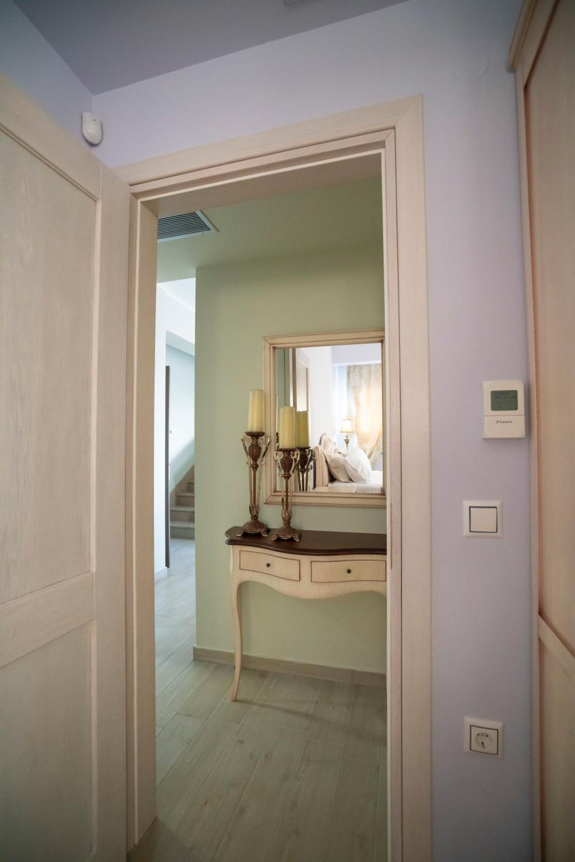 Three-Bedroom Suite - Photo 12