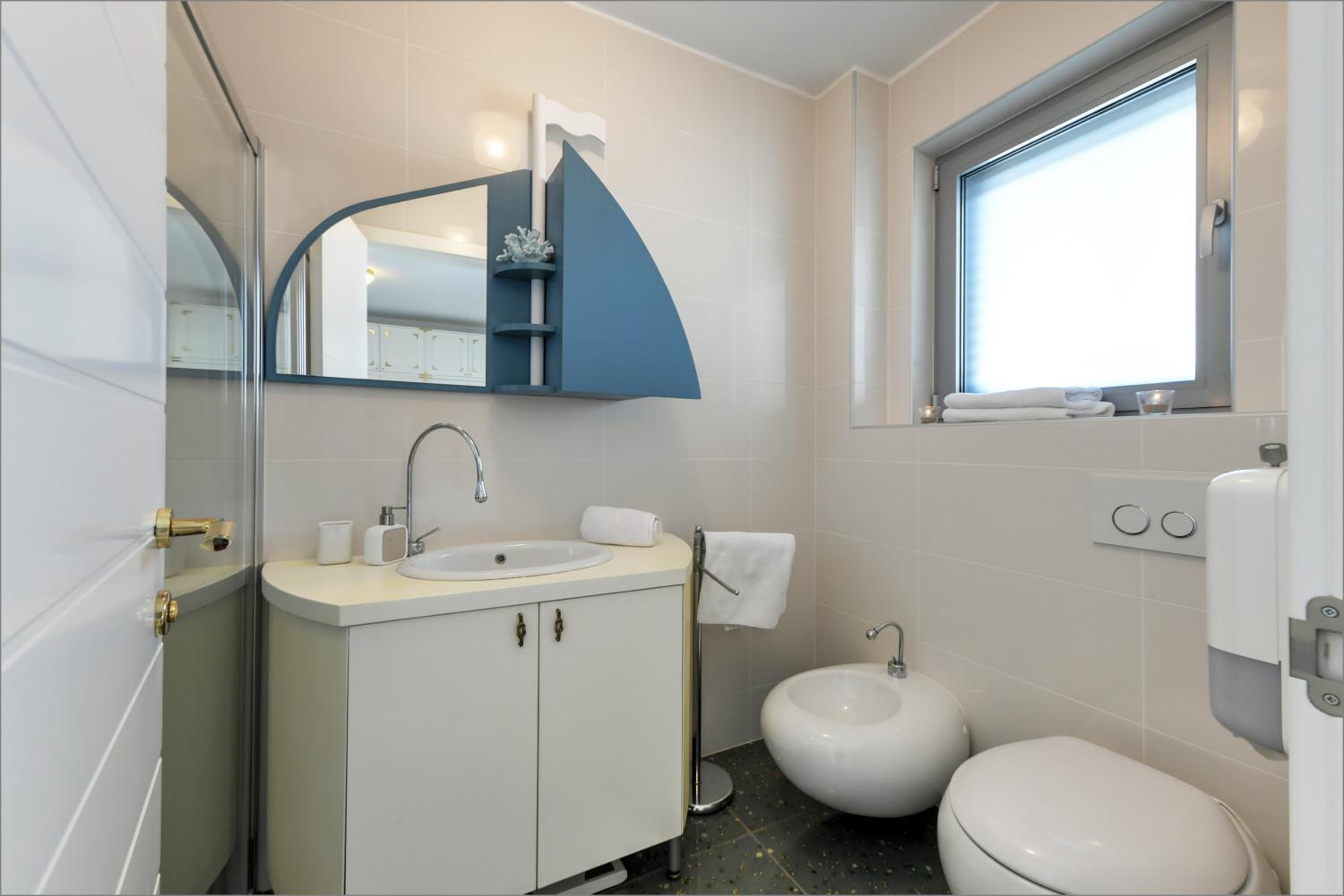 Three-Bedroom Apartment photo 2