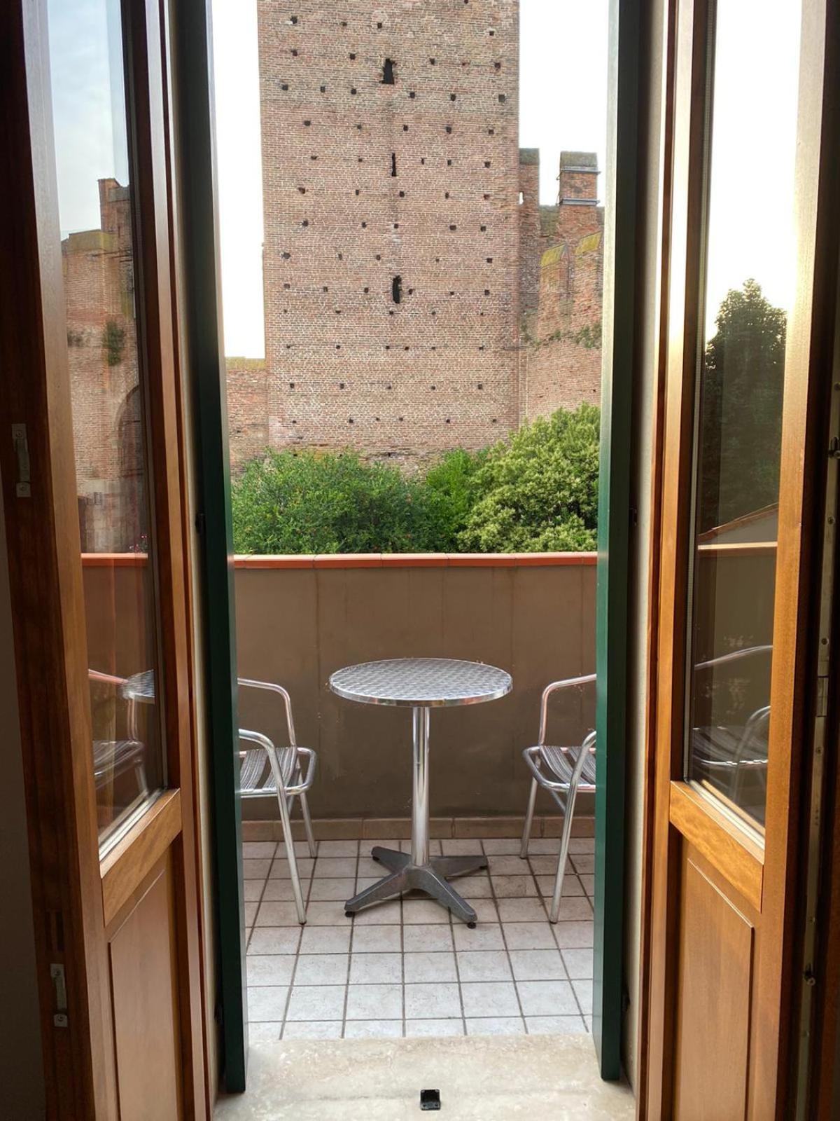 Apartment with Balcony - Photo 20