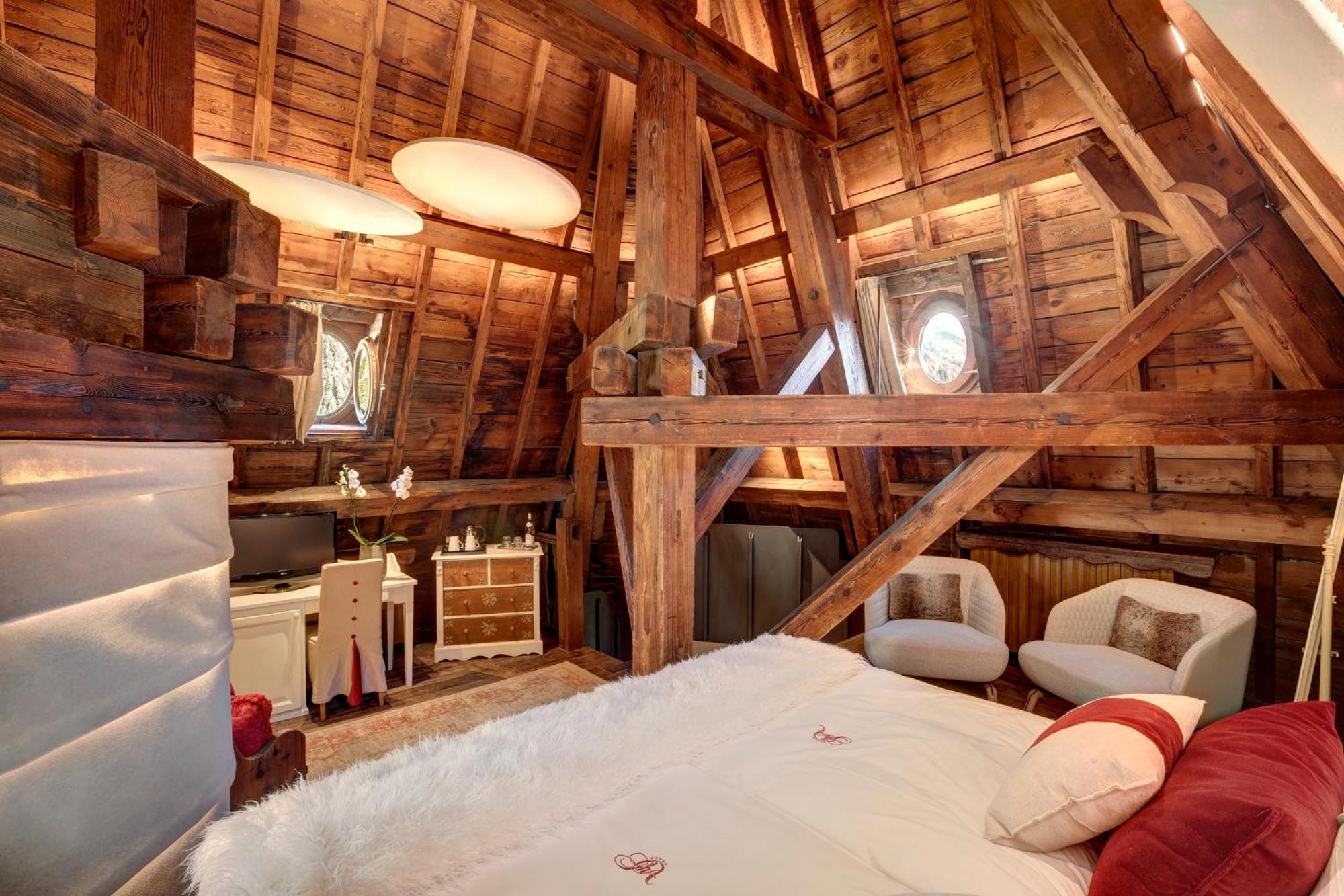 Honeymoon Double Room with Air-Conditioning - Photo 3