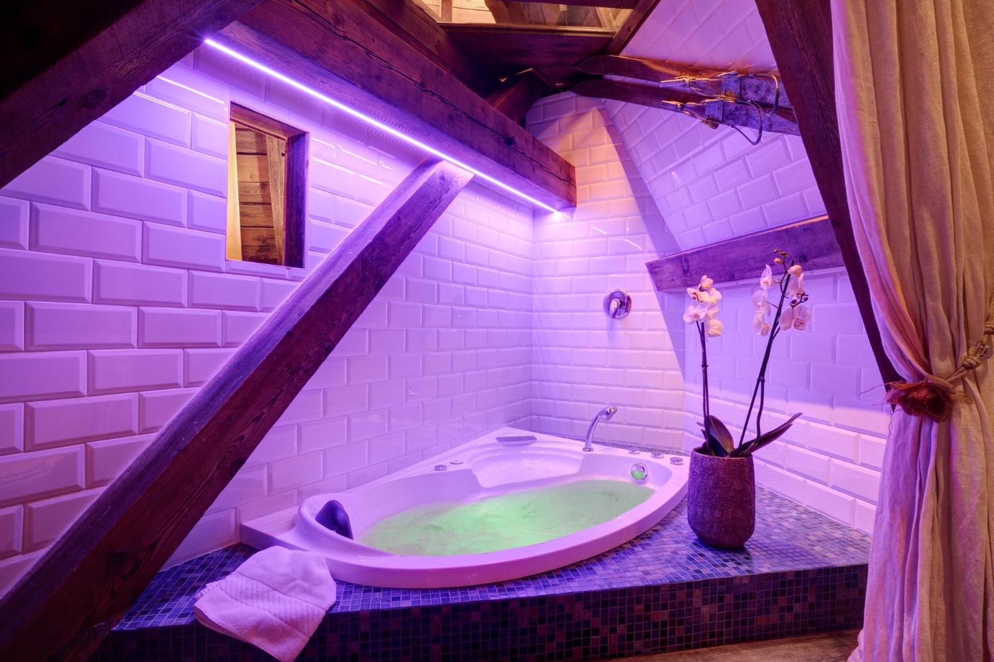 Honeymoon Double Room with Air-Conditioning - Photo 5