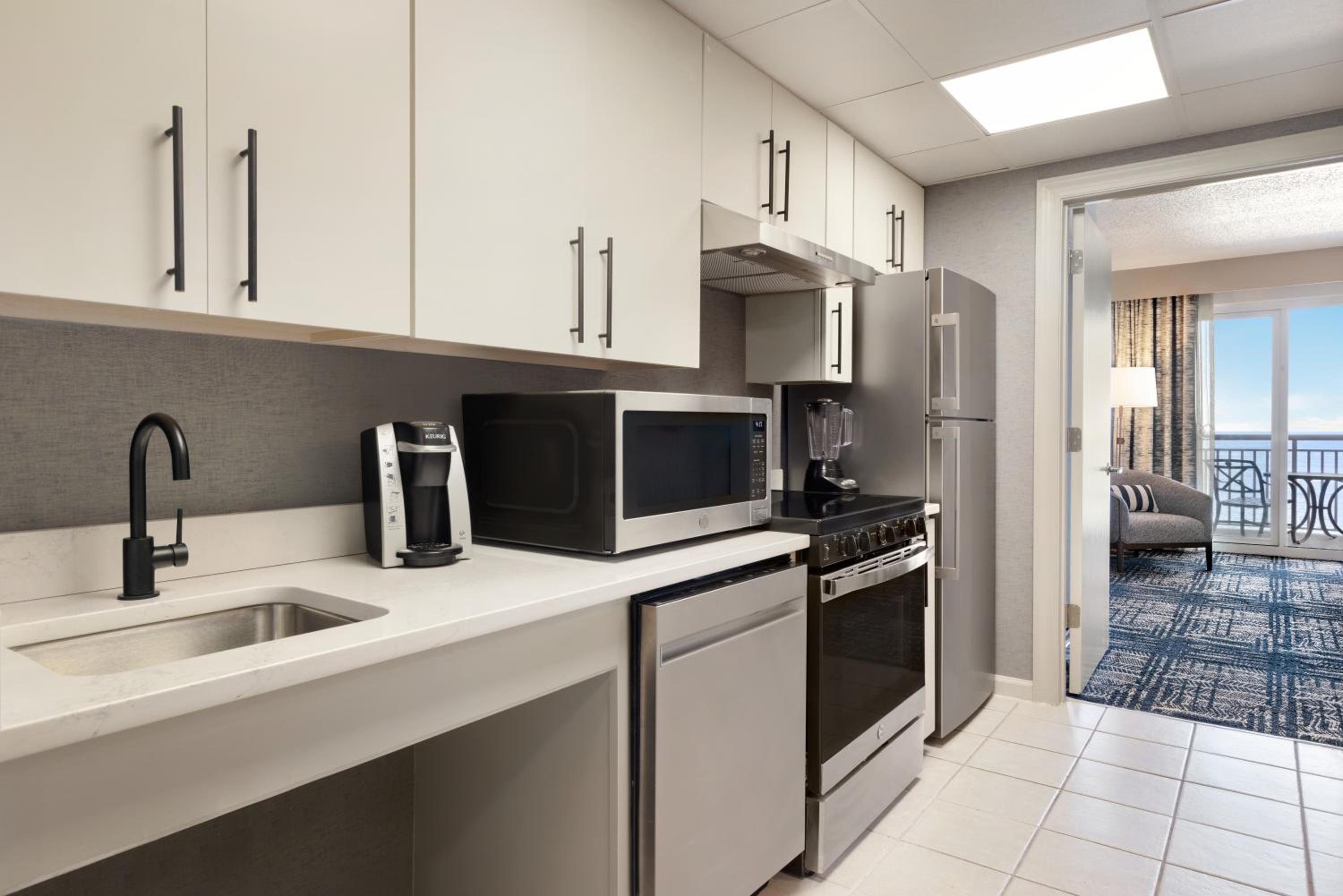 One-Bedroom Suite with Roll-In Shower - Mobility Accessible - Photo 3