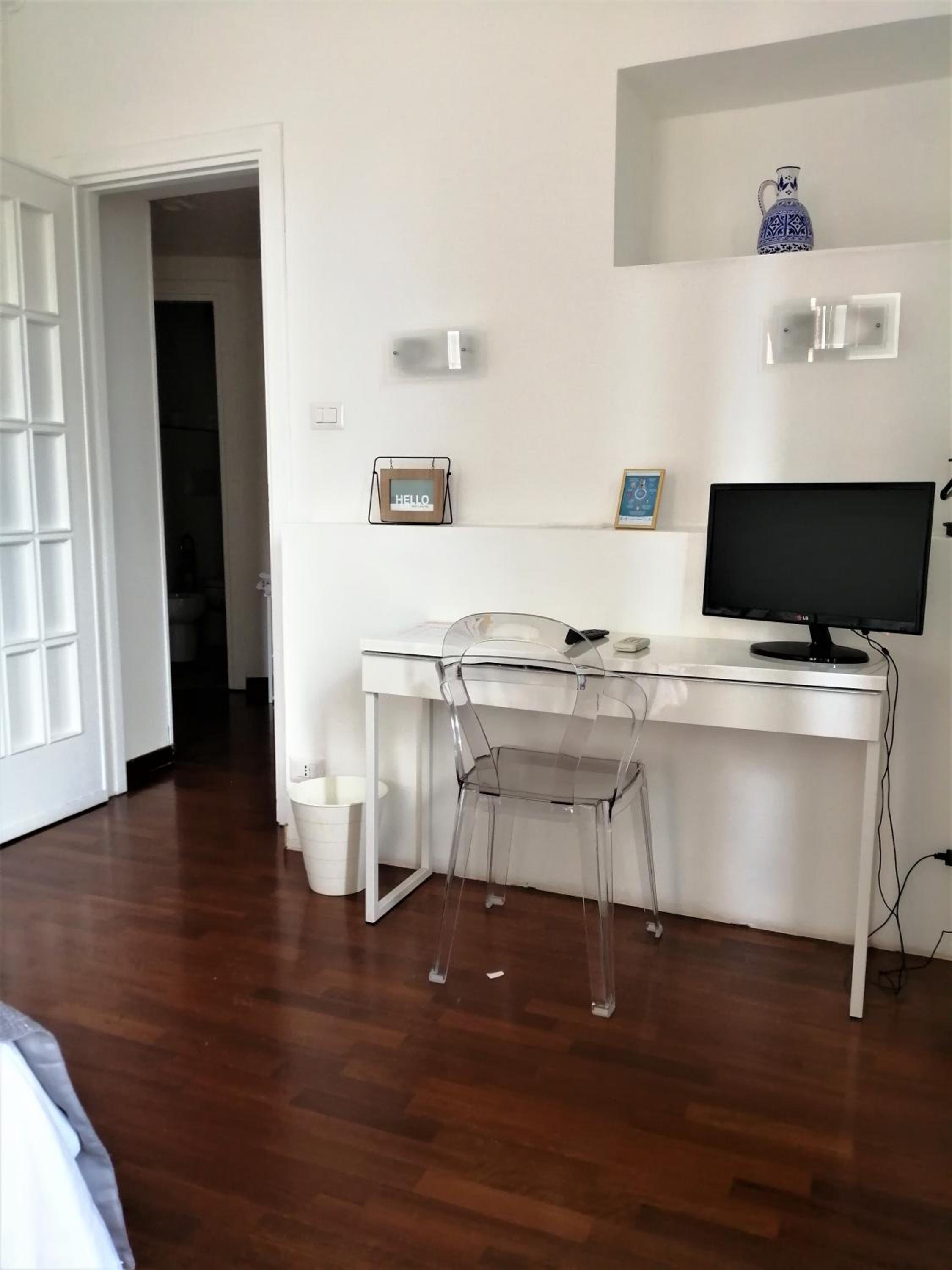 Double or Twin Room with External Private Bathroom and City View photo 2