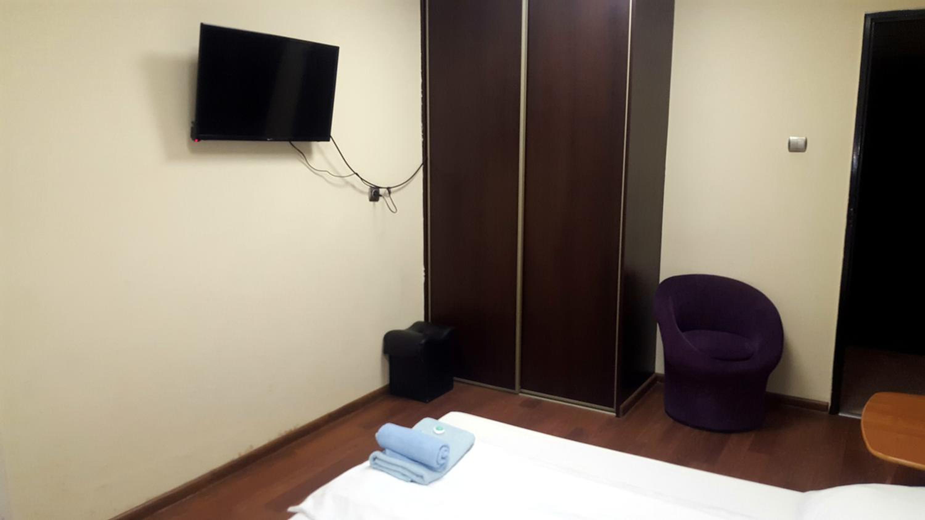 Small Double Room - Photo 4