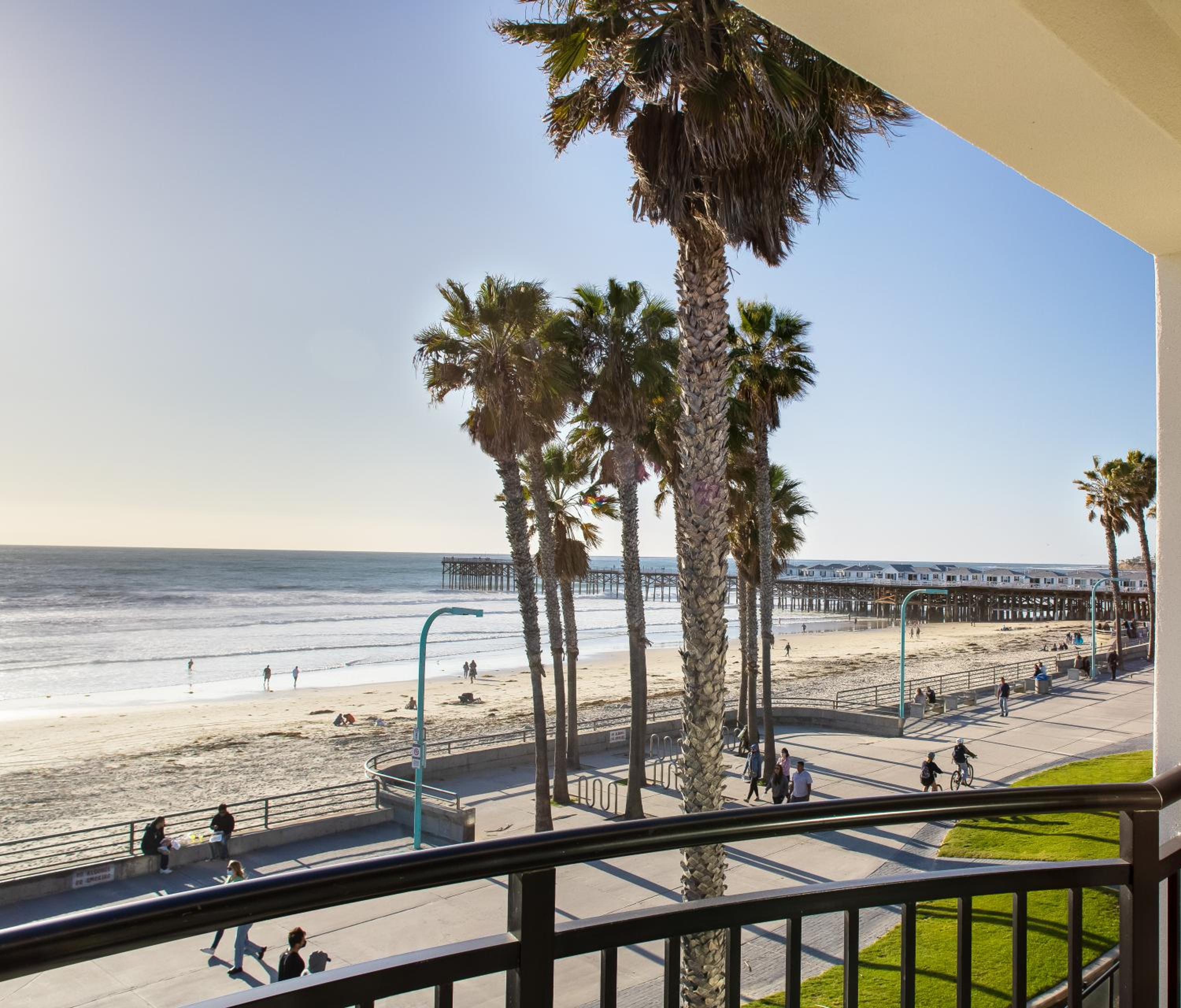 Standard Room with Ocean Front - Photo 28