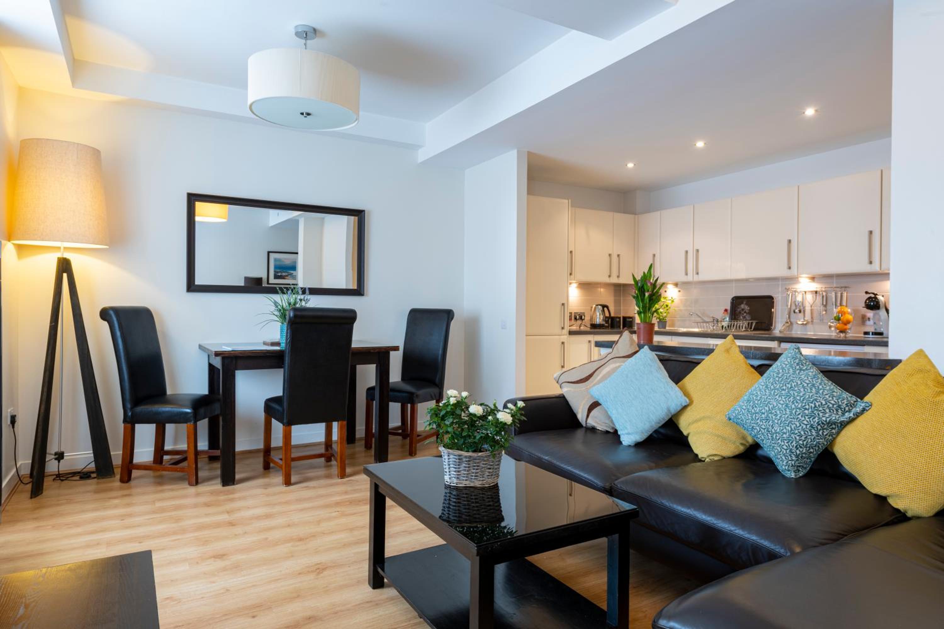 Two-Bedroom Apartment - High Street photo 1