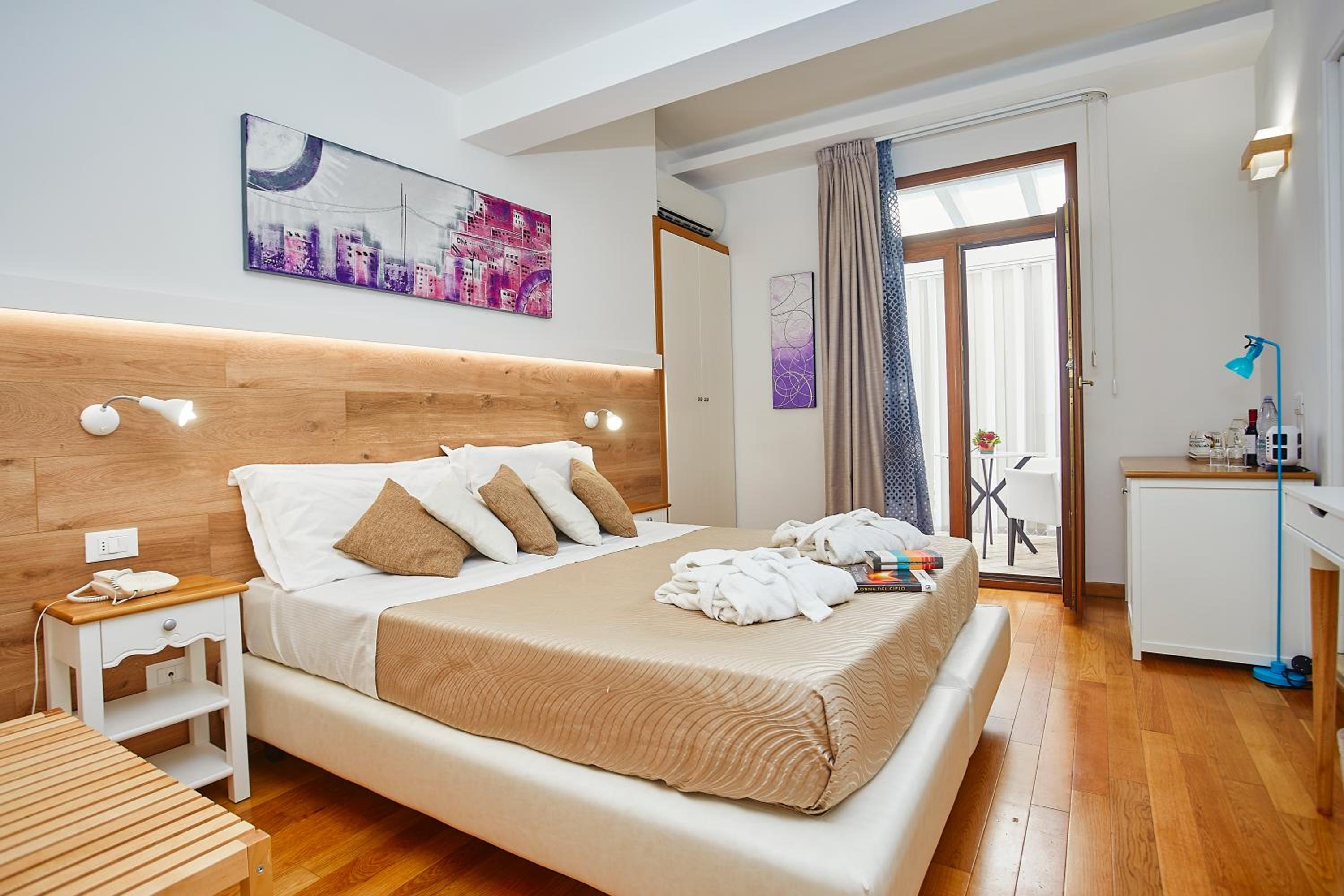 Superior Double Room with Jacuzzi photo 2