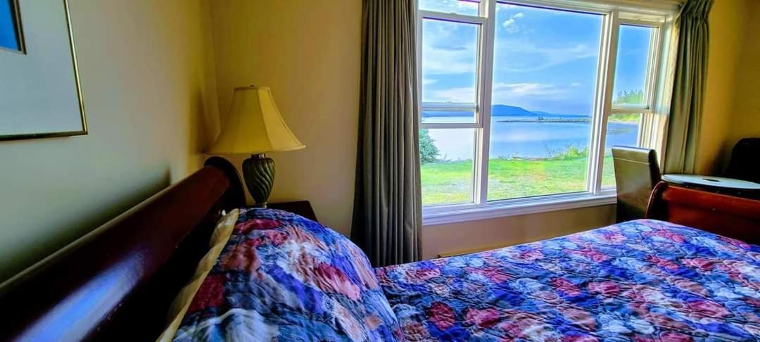 Queen Suite with Sea View - Photo 22