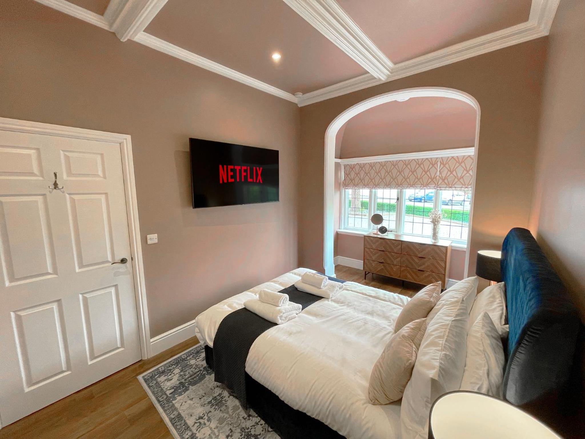 Three-Bedroom Apartment - Photo 30