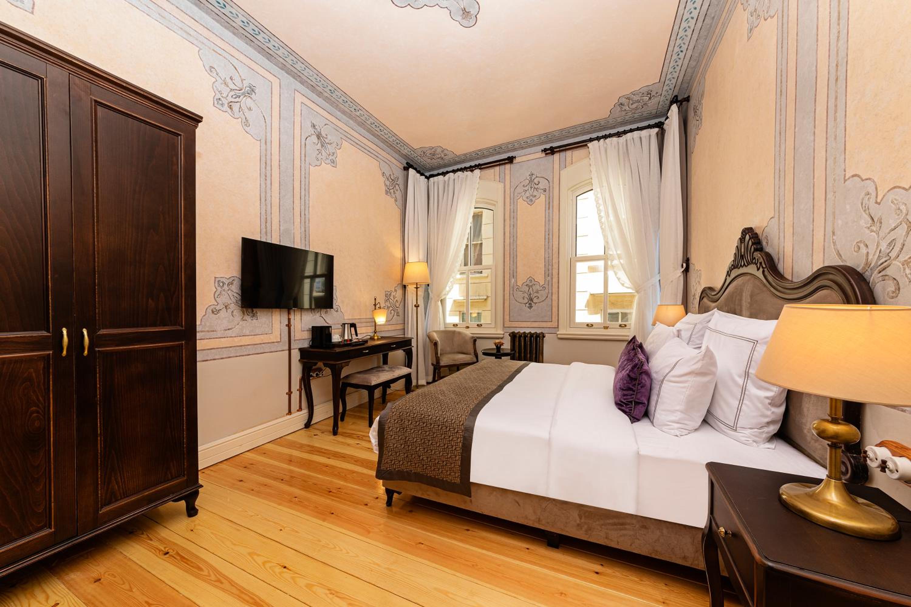 Deluxe King Room photo 2