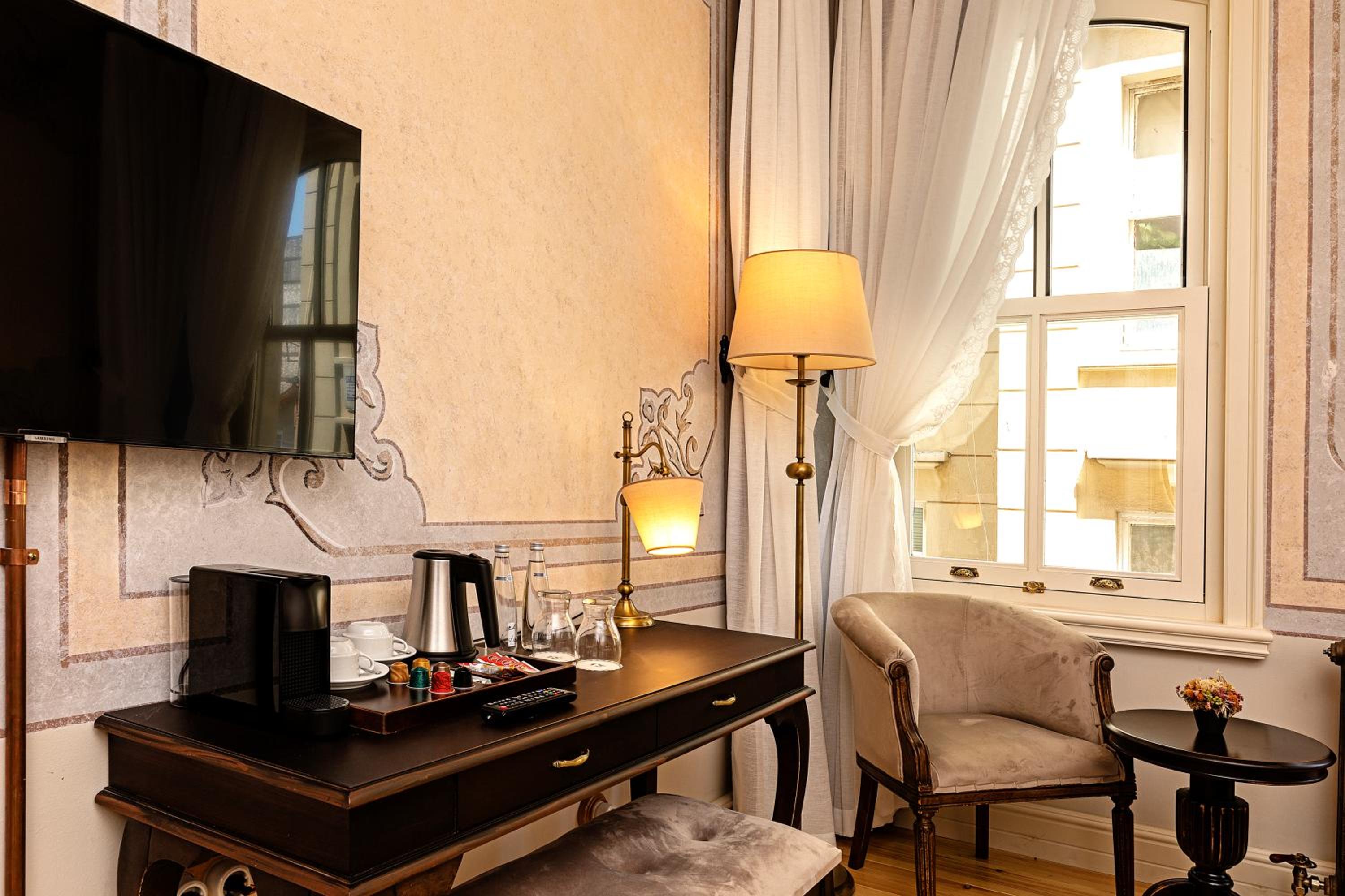 Deluxe King Room photo 3