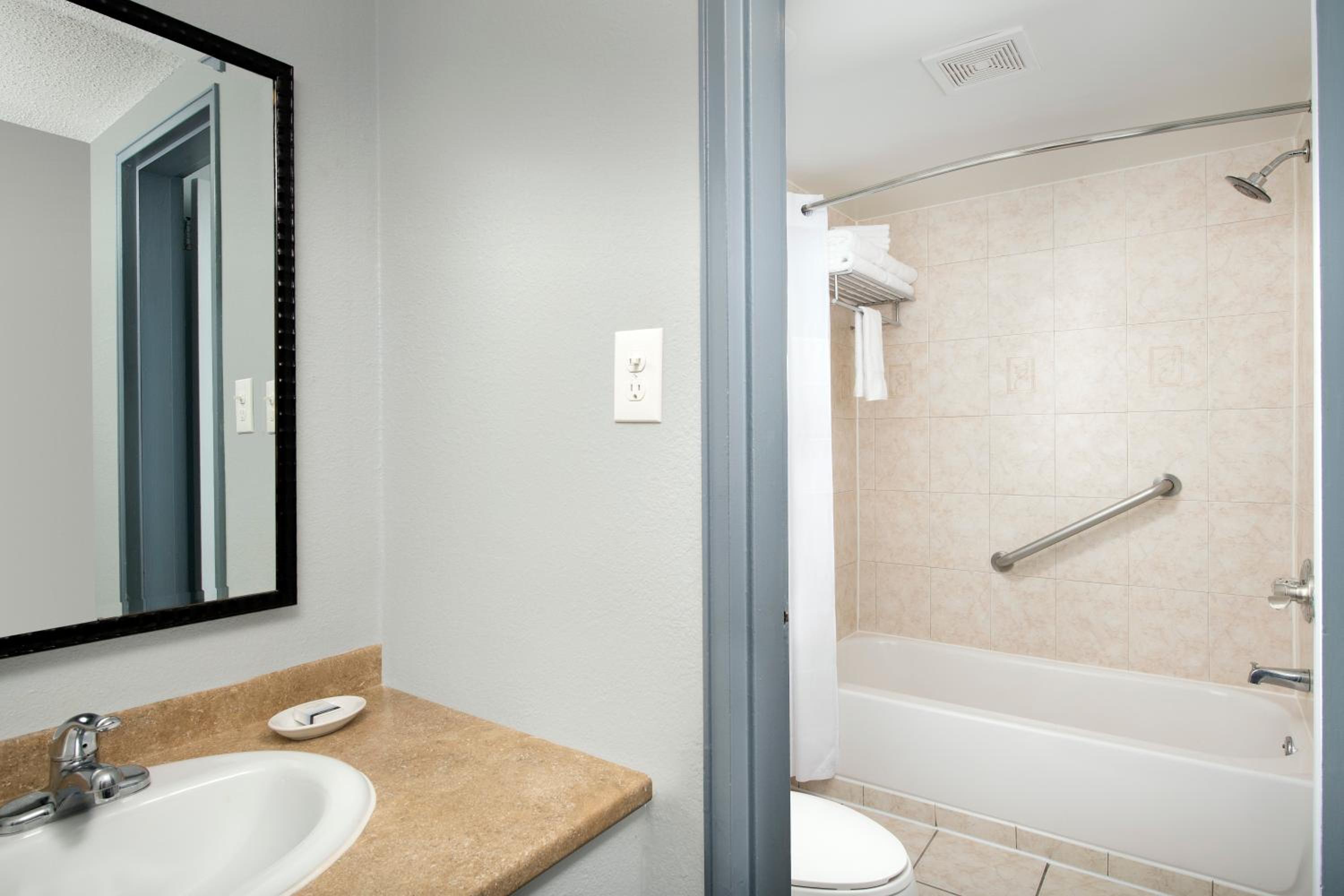 Deluxe King Room photo 2