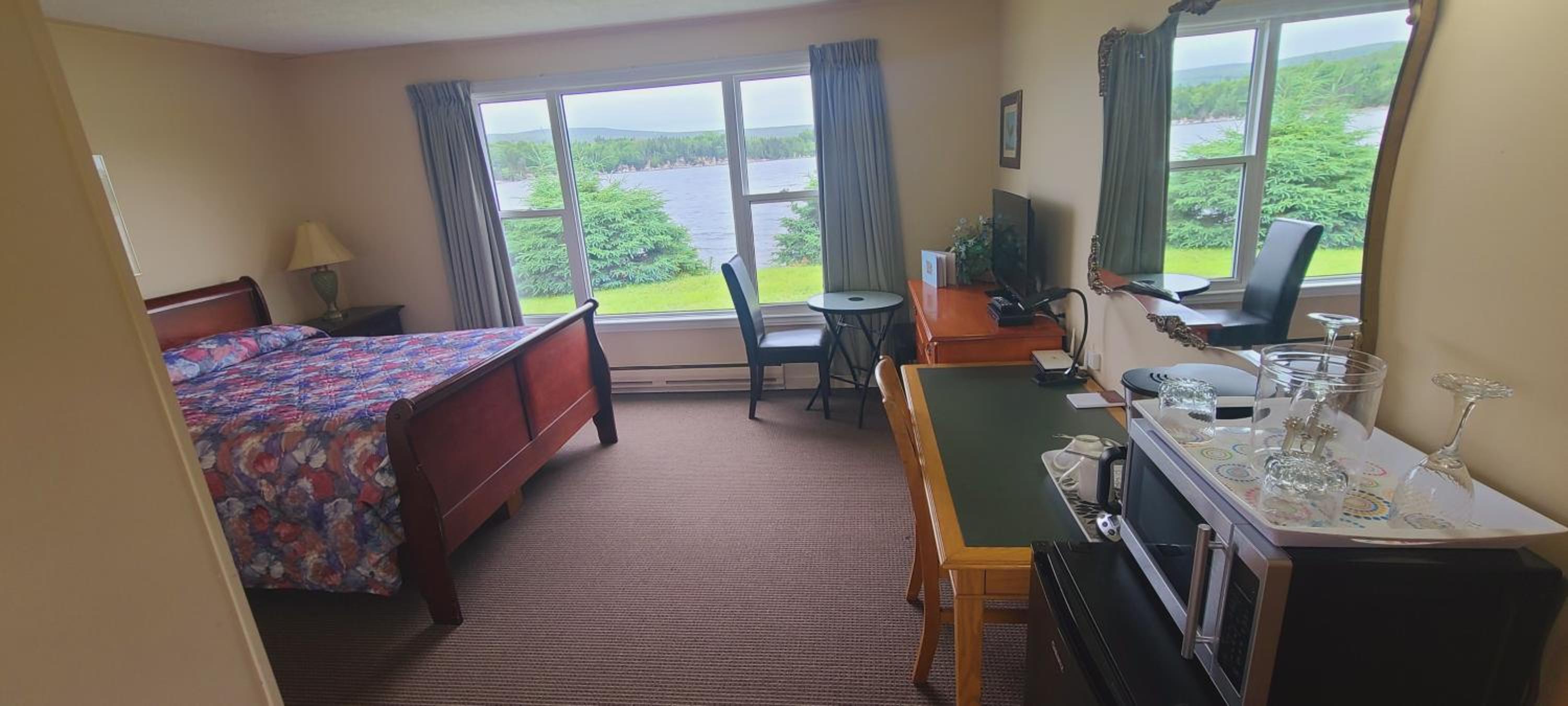 Queen Suite with Sea View - Photo 29