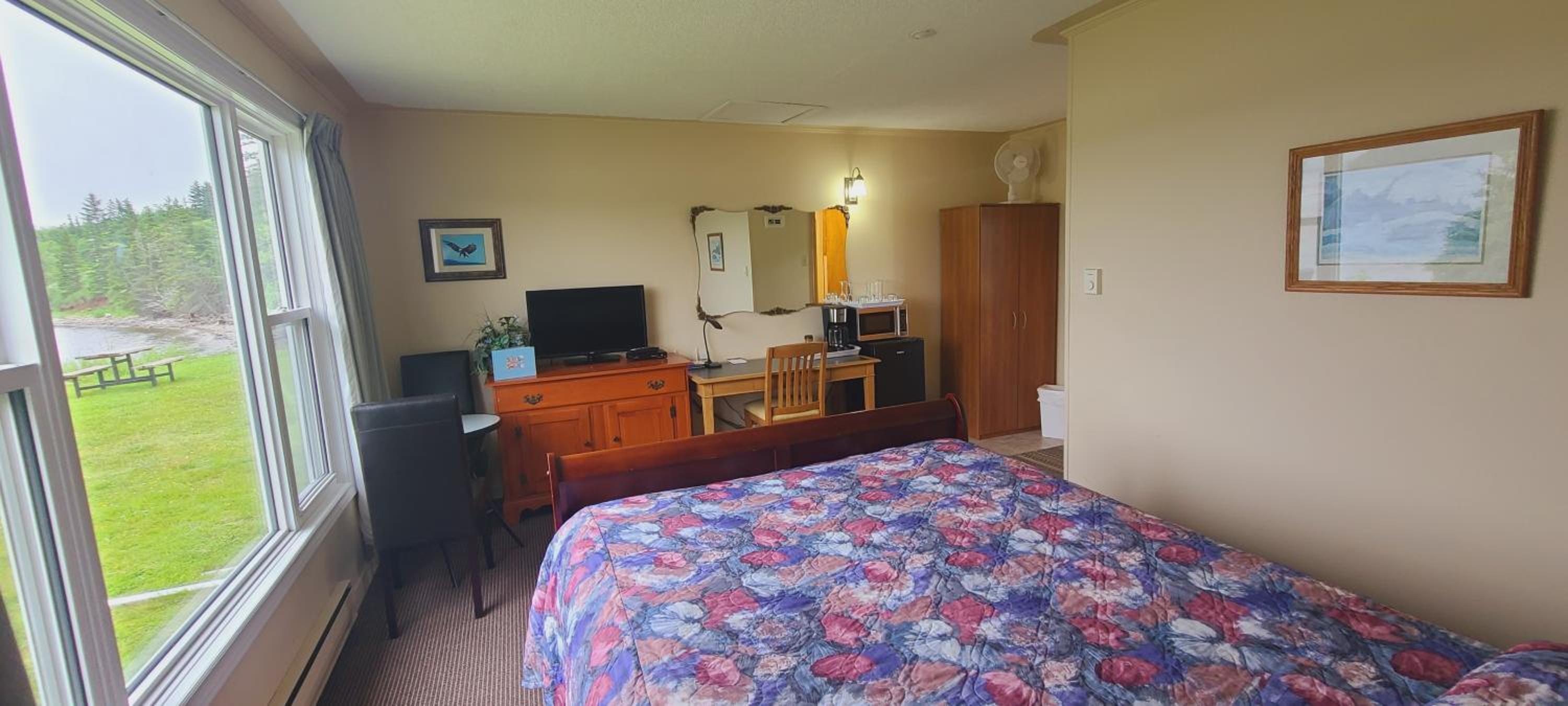 Queen Suite with Sea View - Photo 31