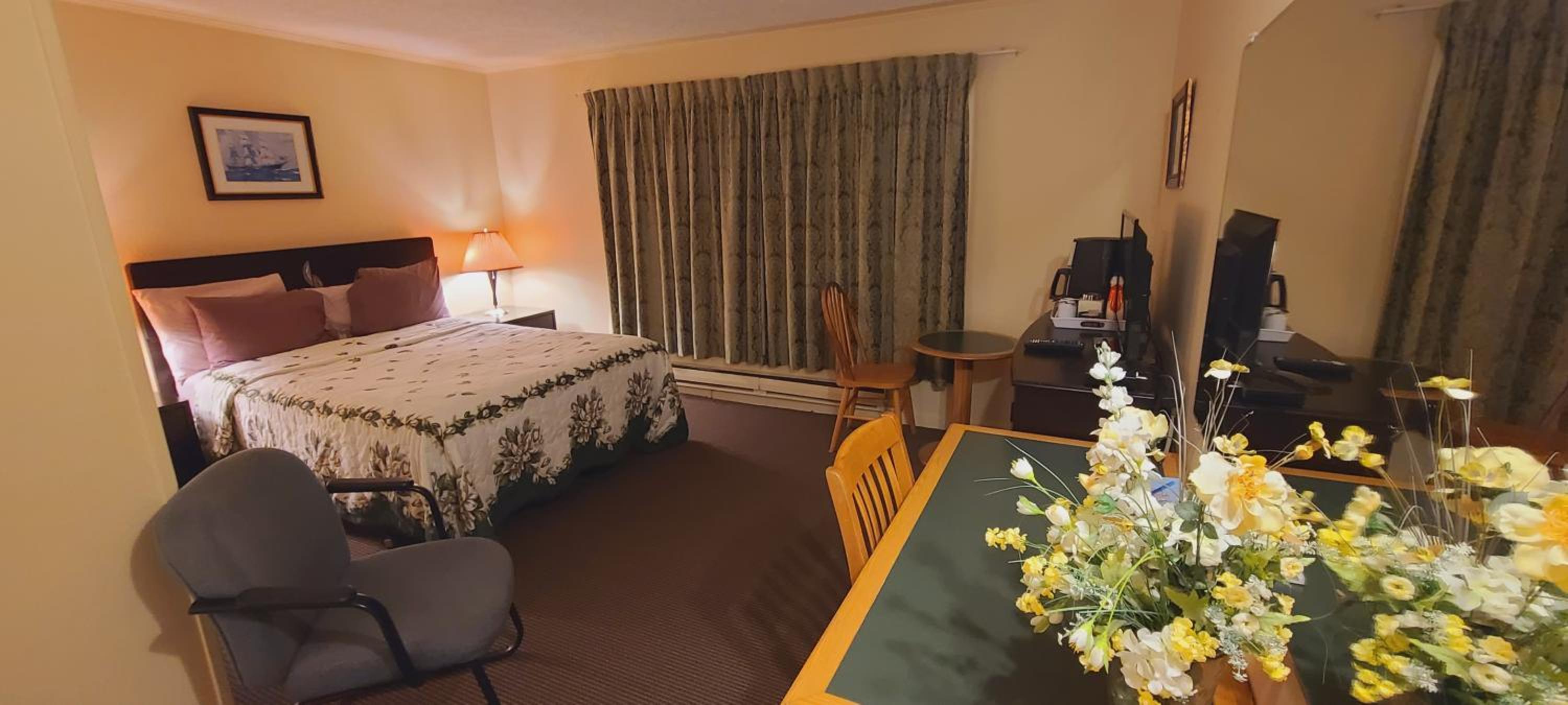 Queen Suite with Sea View - Photo 34