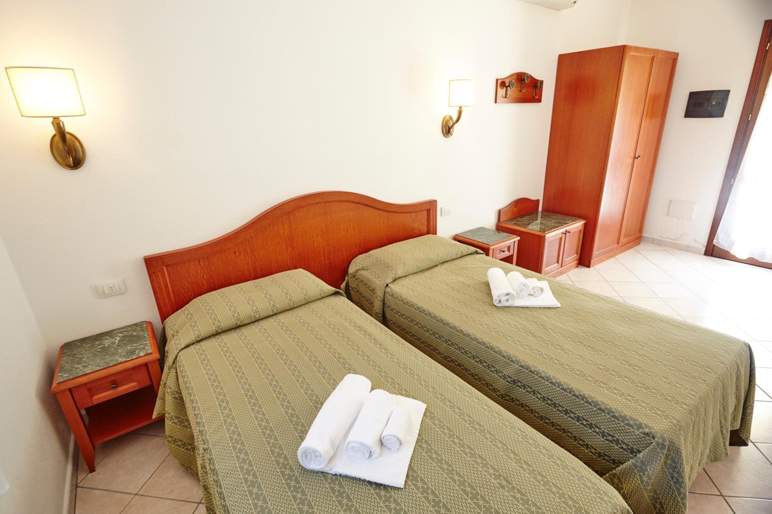 Superior Double or Twin Room with Garden View - Photo 7
