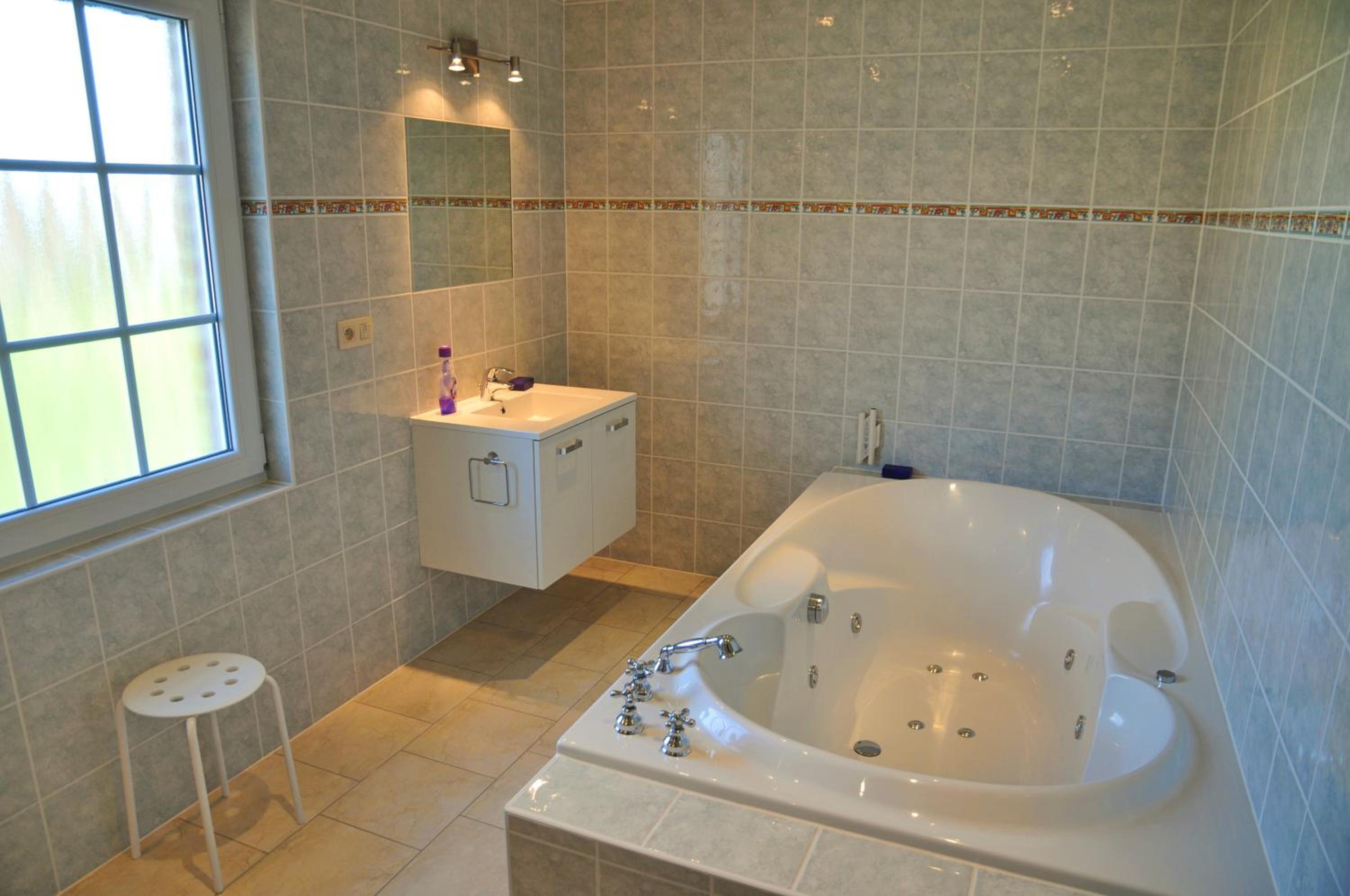 Five-Bedroom House photo 2
