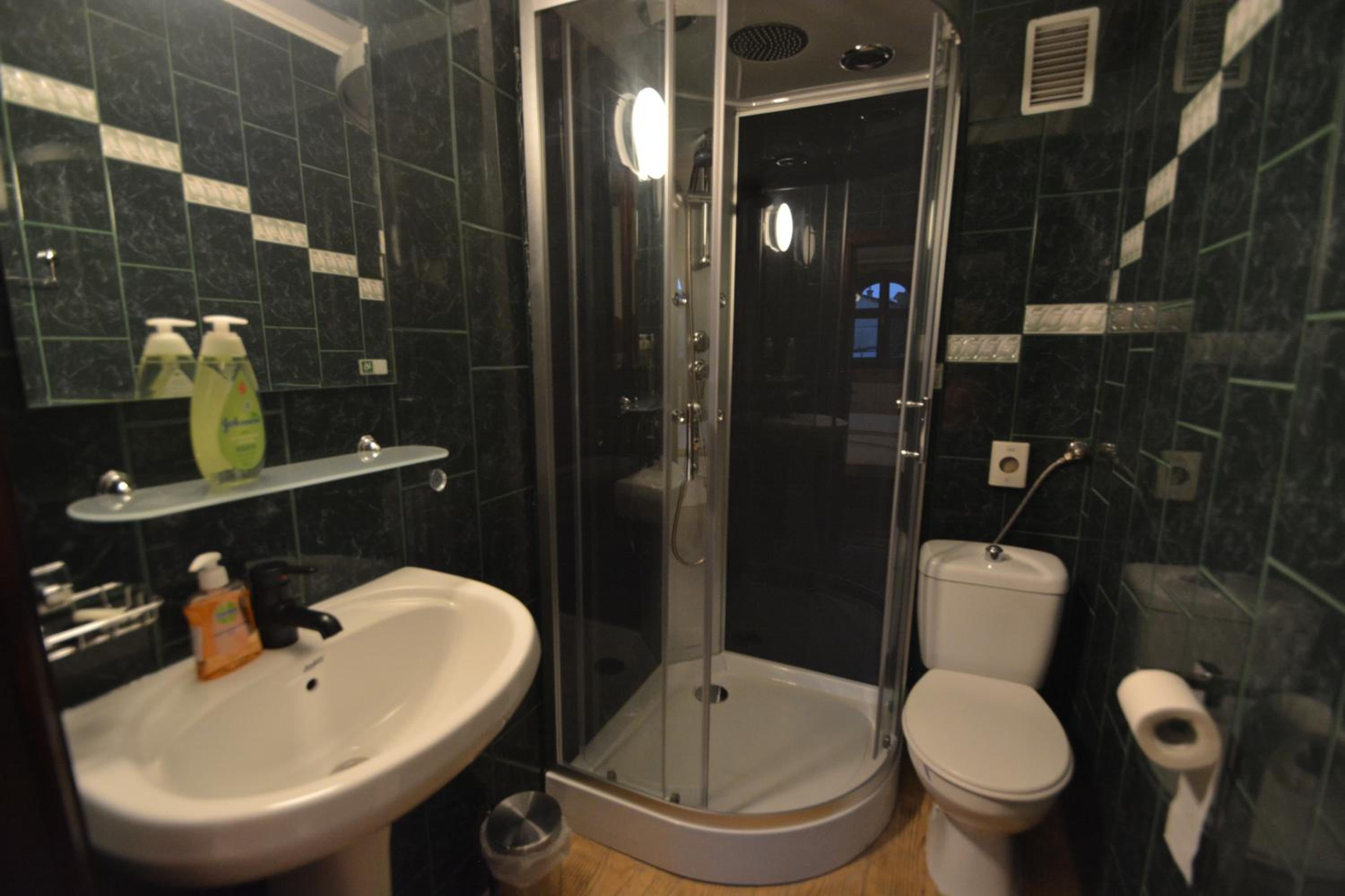 Twin Room - Photo 2