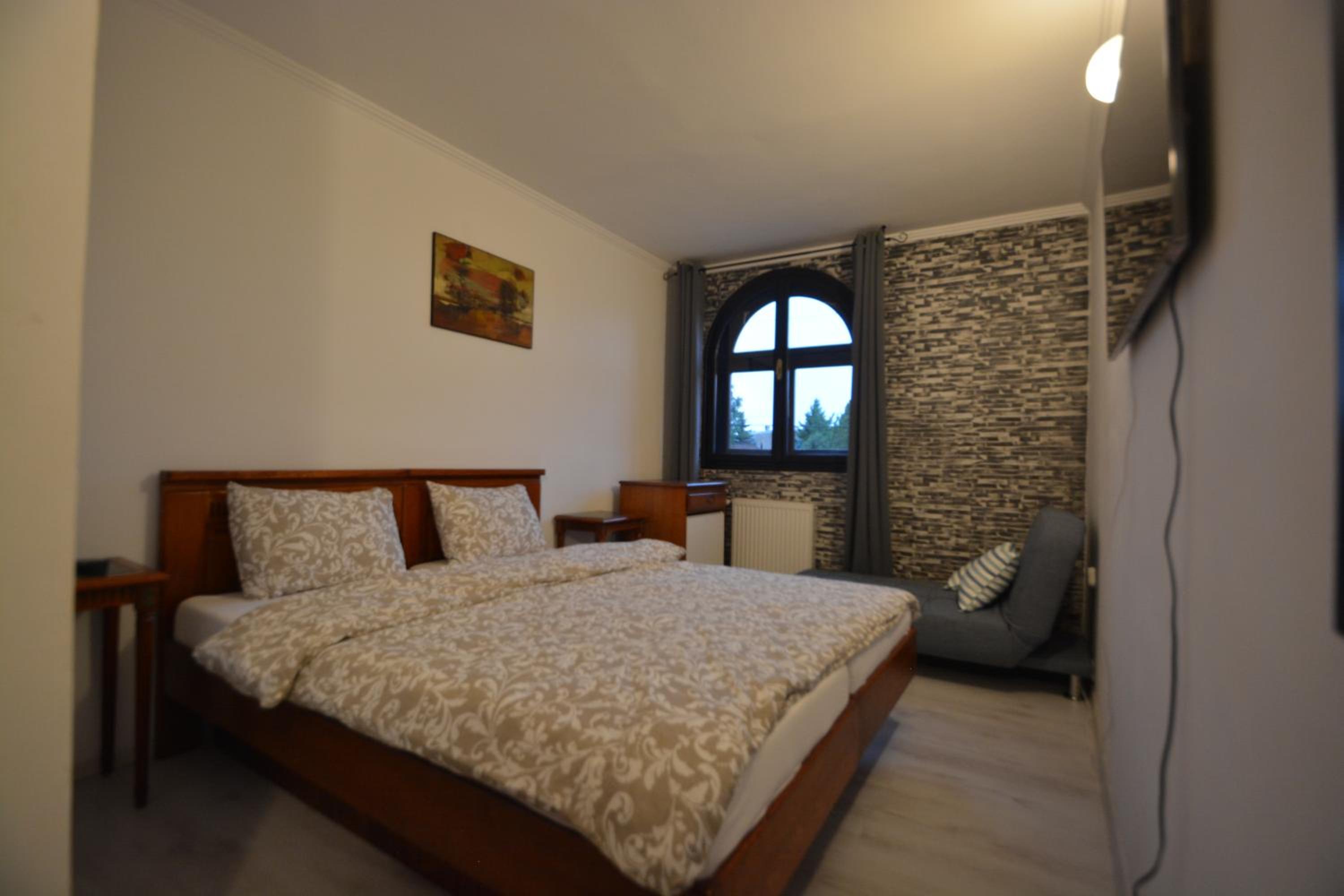 Double Room - Photo 6