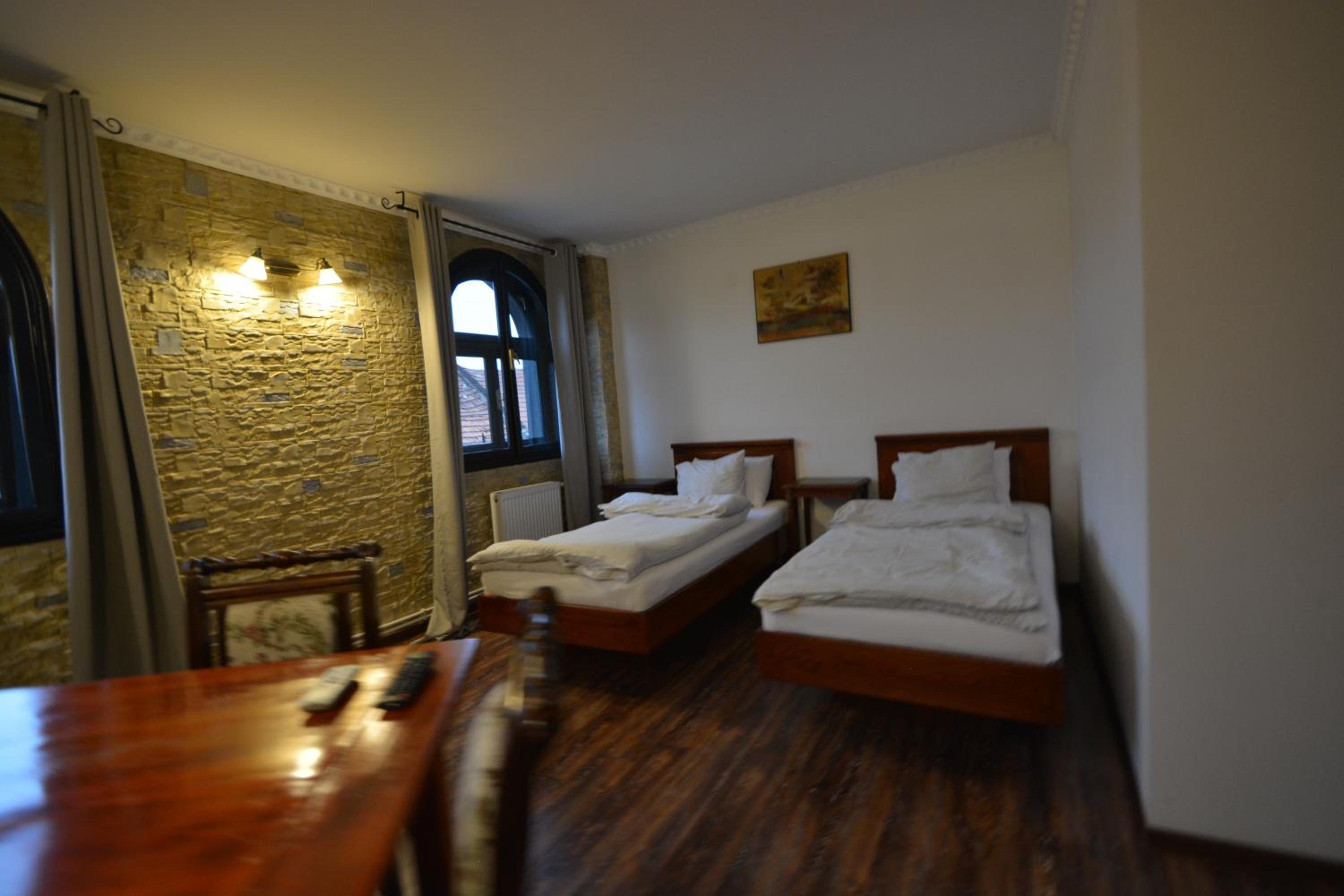 One-Bedroom Apartment - Photo 3