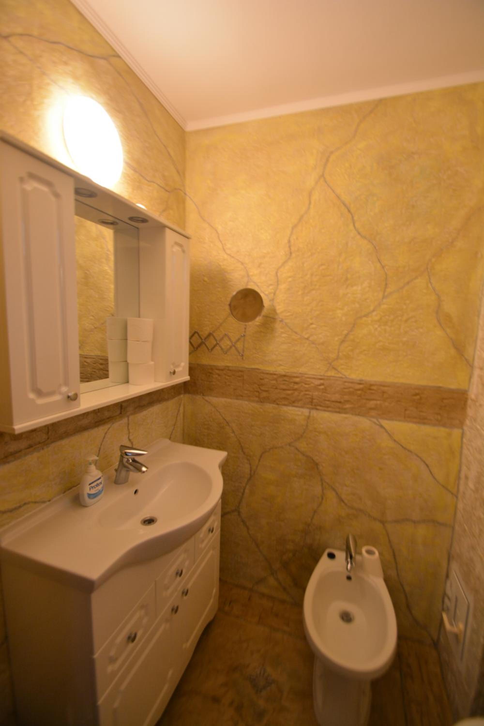 One-Bedroom Apartment - Photo 6
