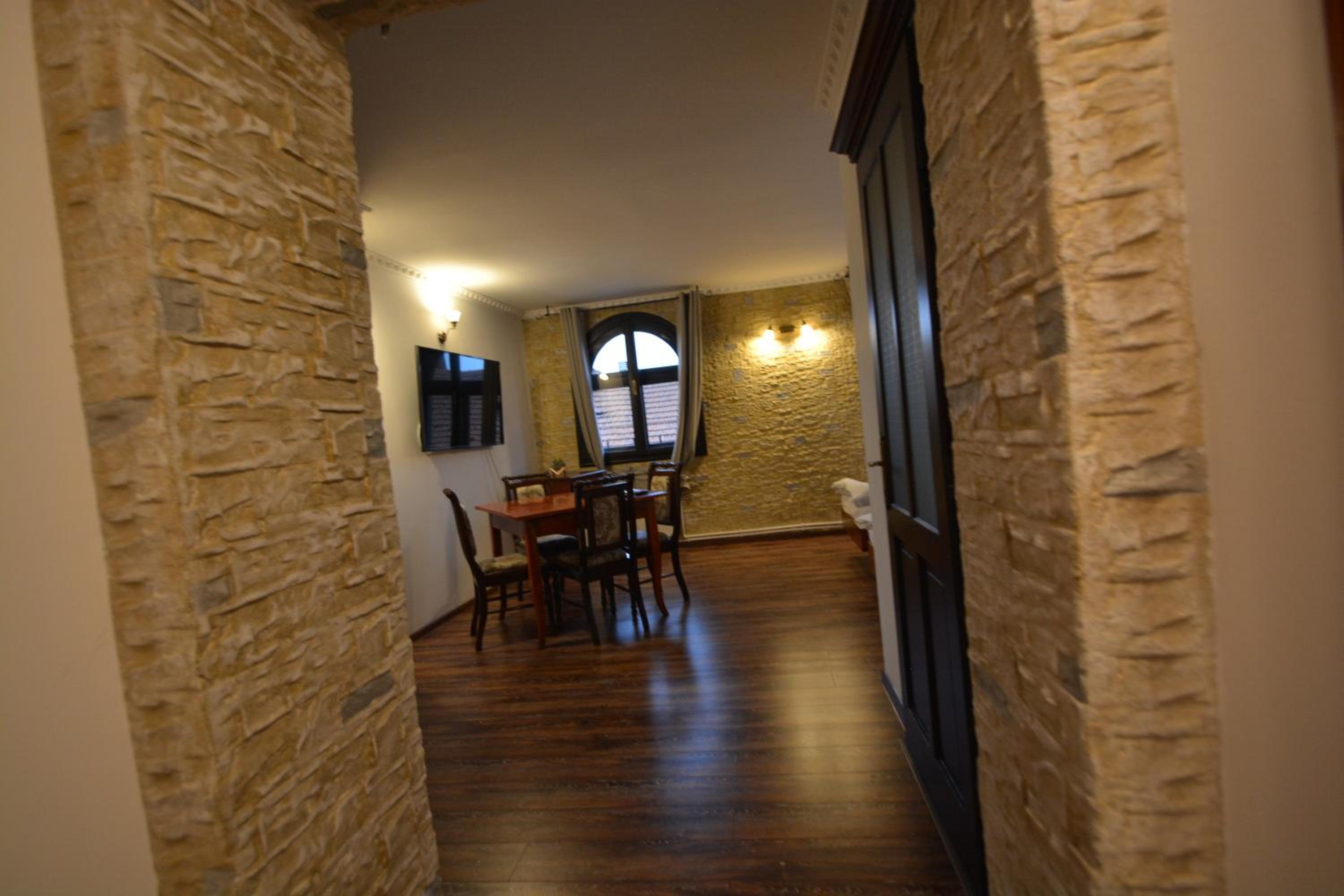 One-Bedroom Apartment - Photo 5