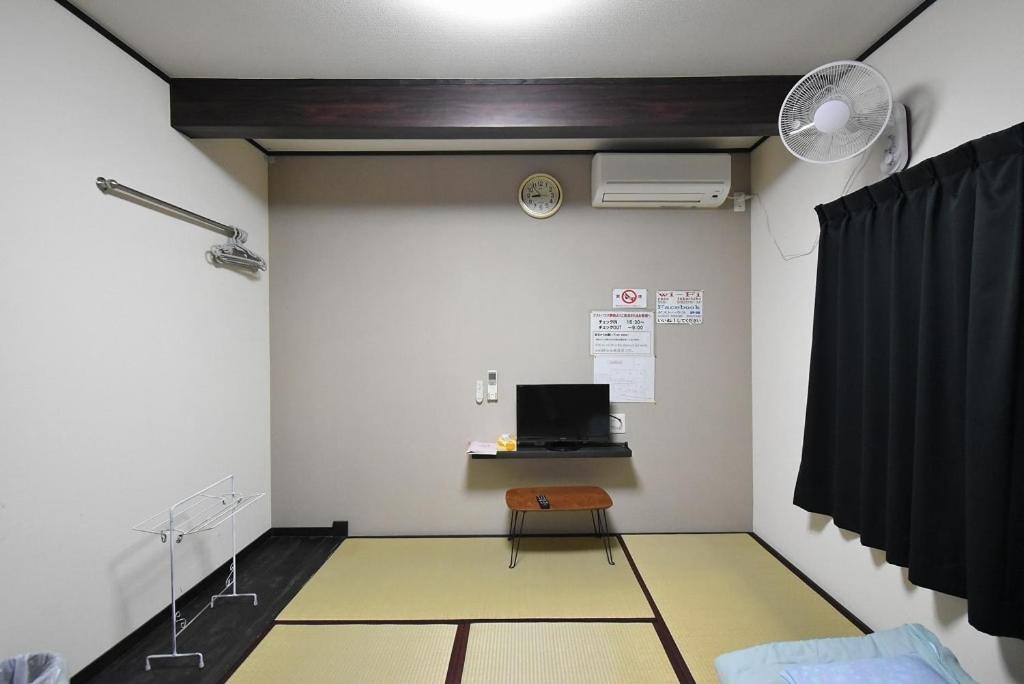Triple Room with Shared Bathroom photo 2