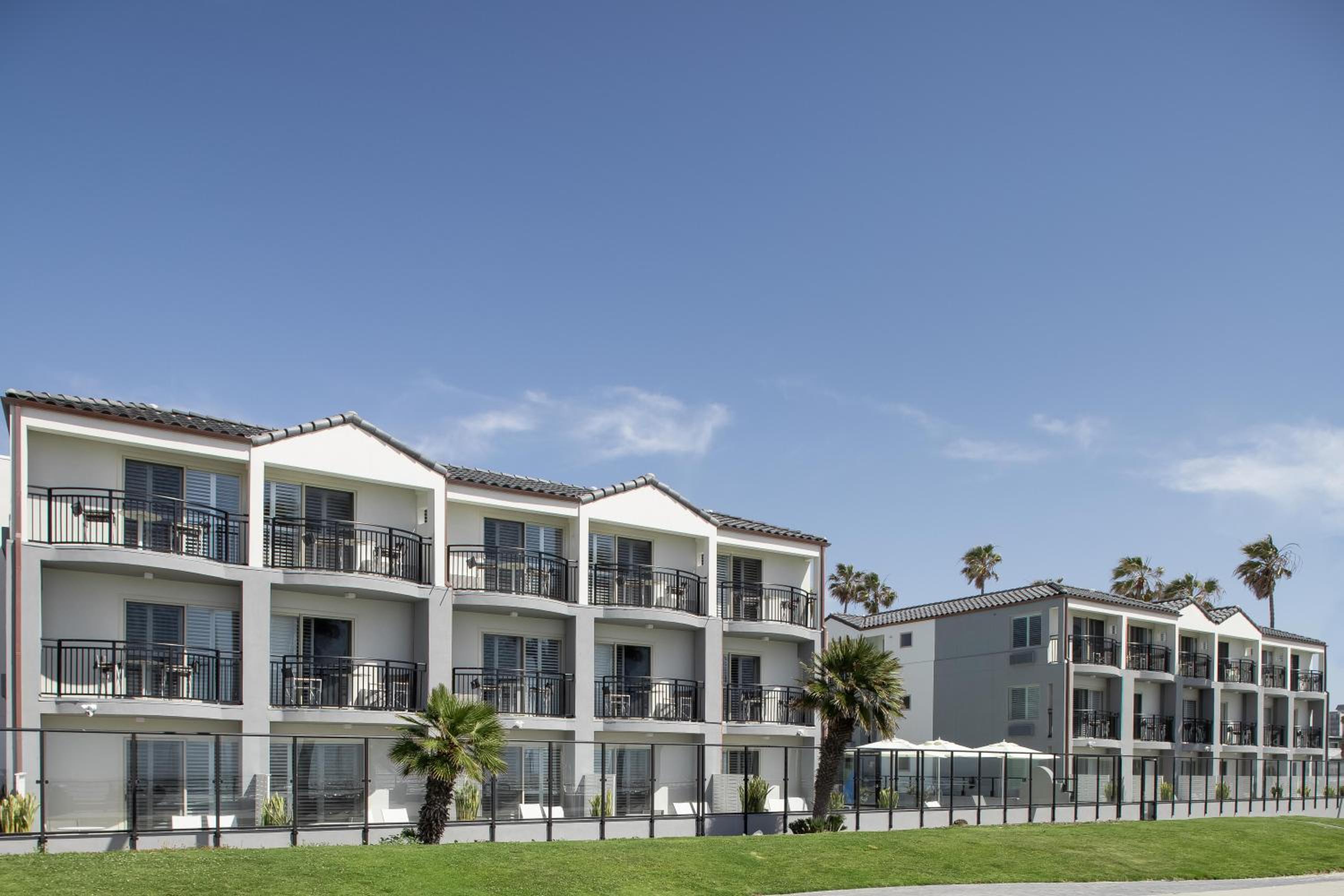 Standard Room with Ocean Front - Photo 33