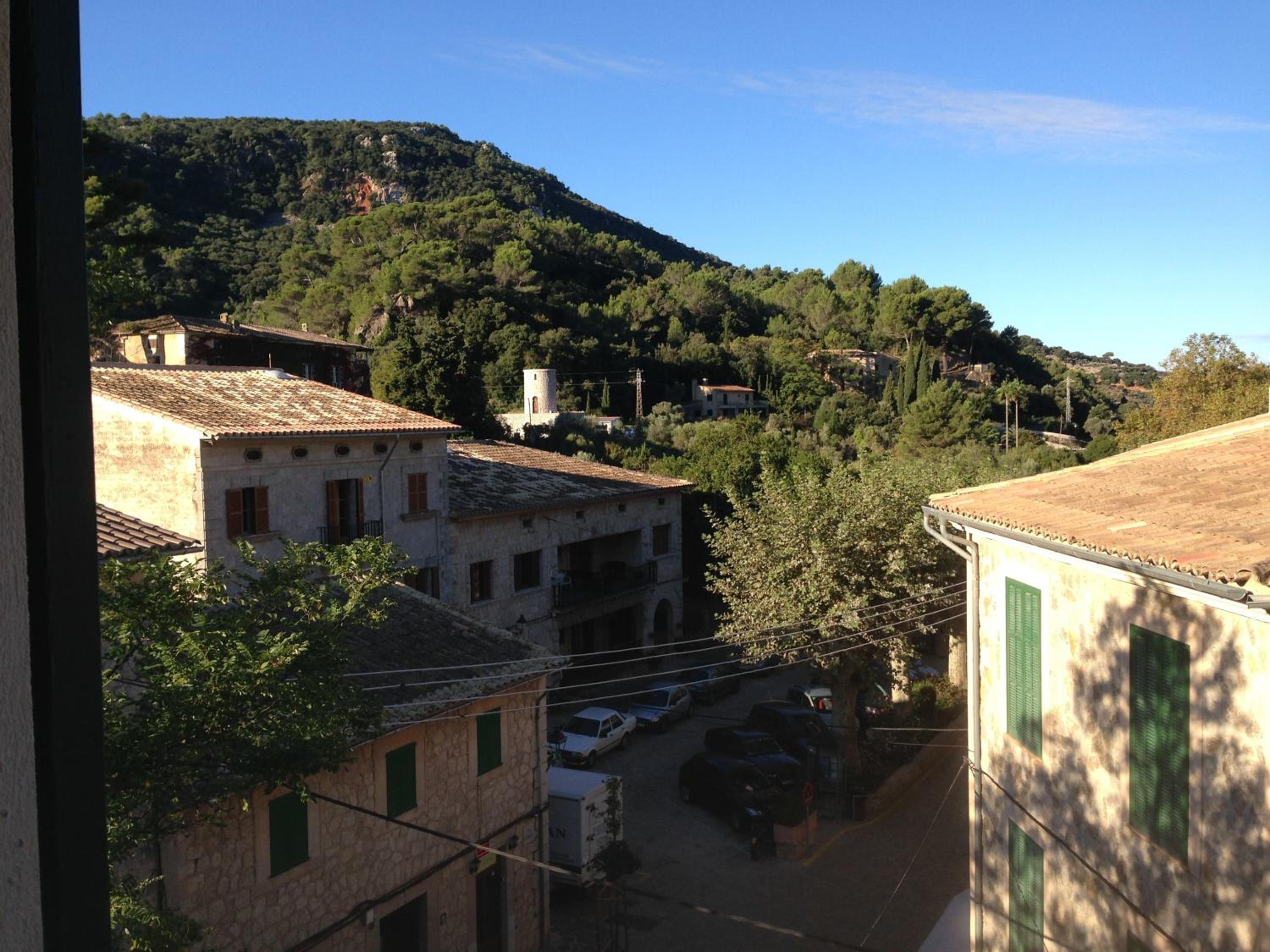Studio with Balcony - Photo 3