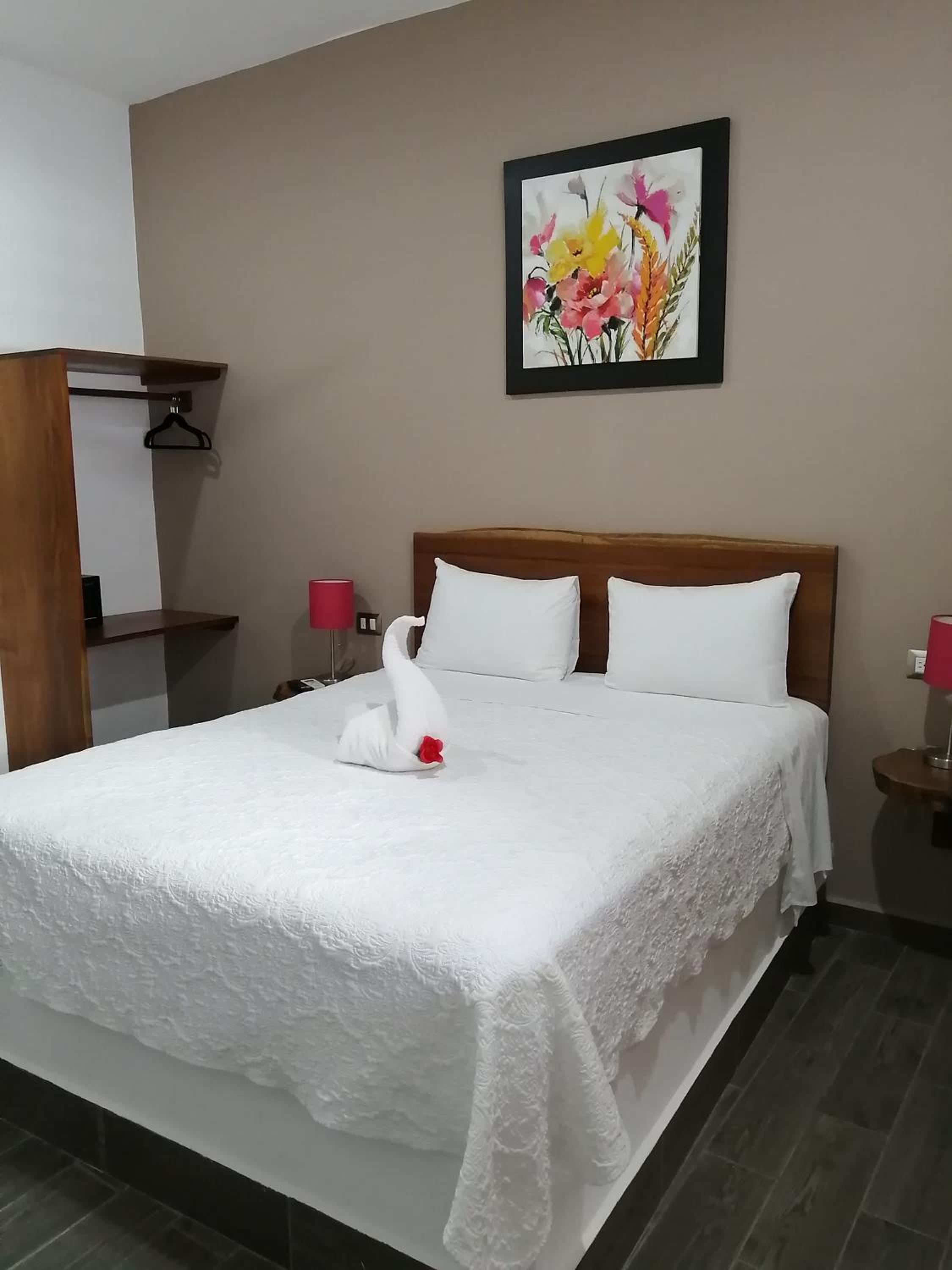 Queen Room photo 1