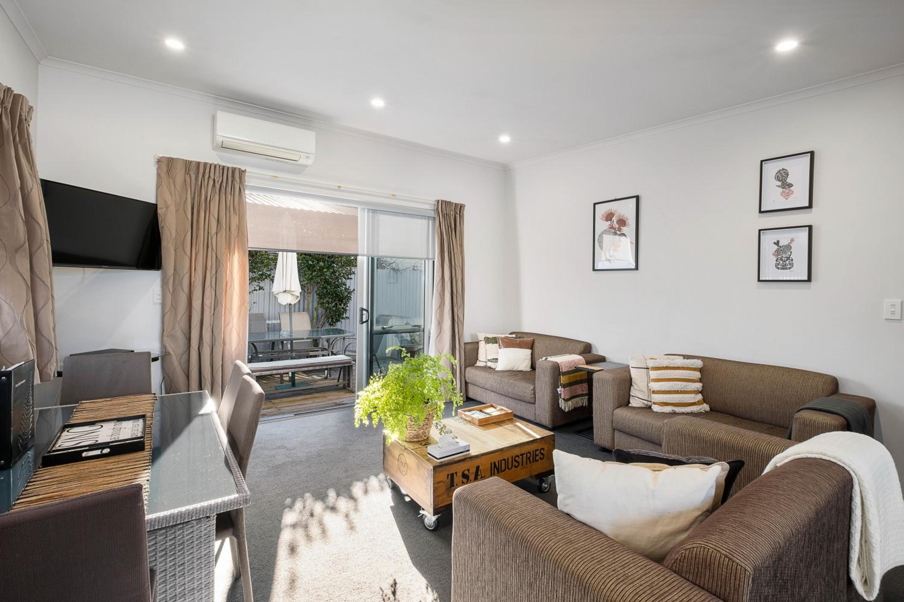 Three Bedroom Family Apartment - Photo 11