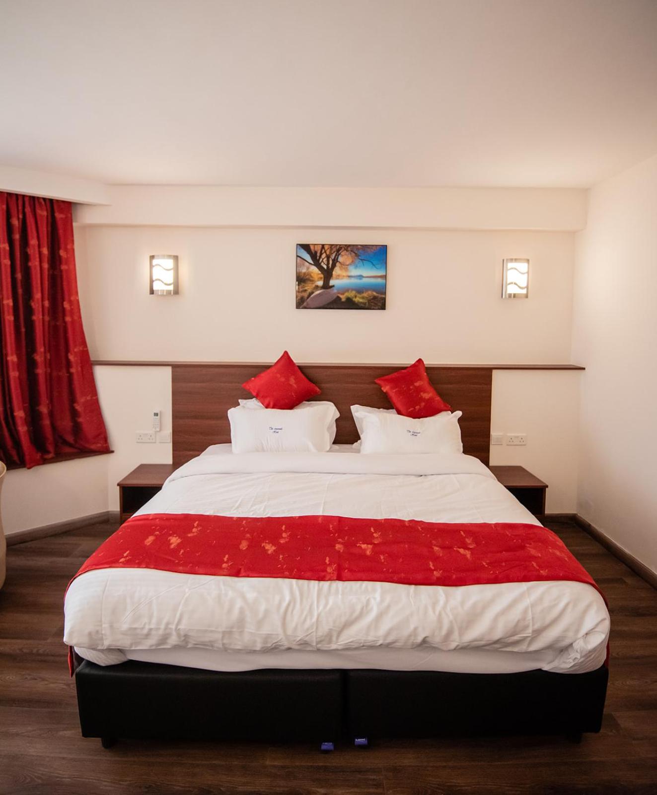 Deluxe Queen Room - Photo 6