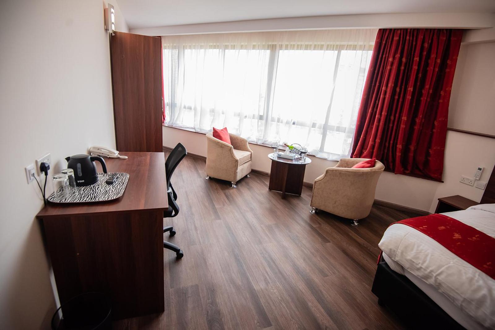 Superior King Room - Photo 10