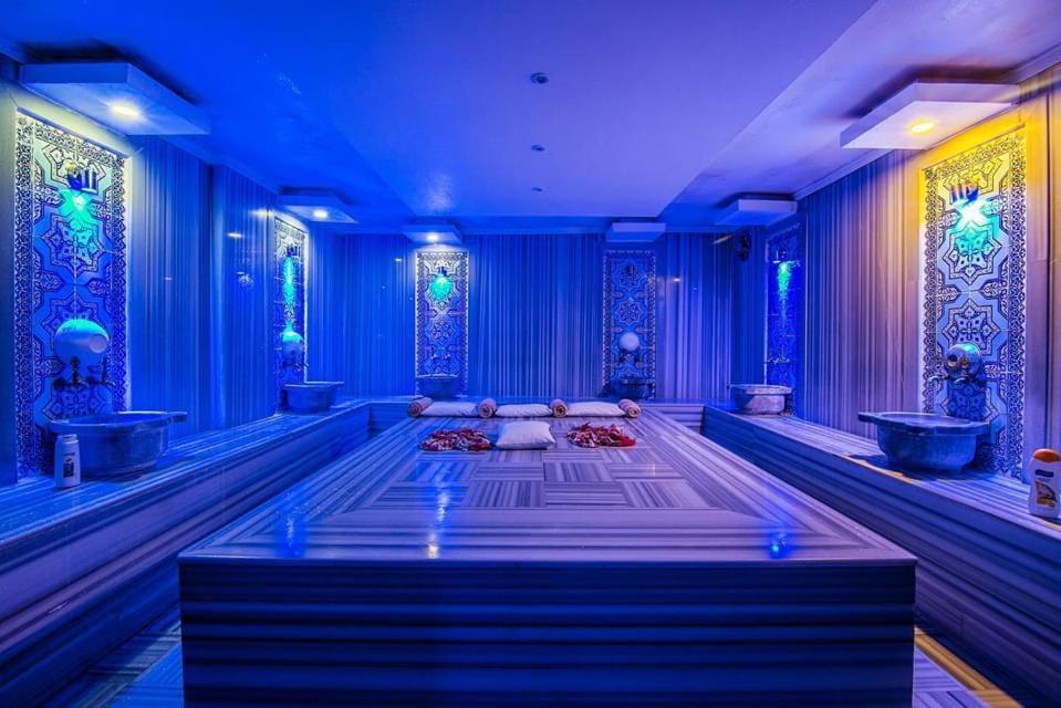 Family Suite with Balcony - Photo 12