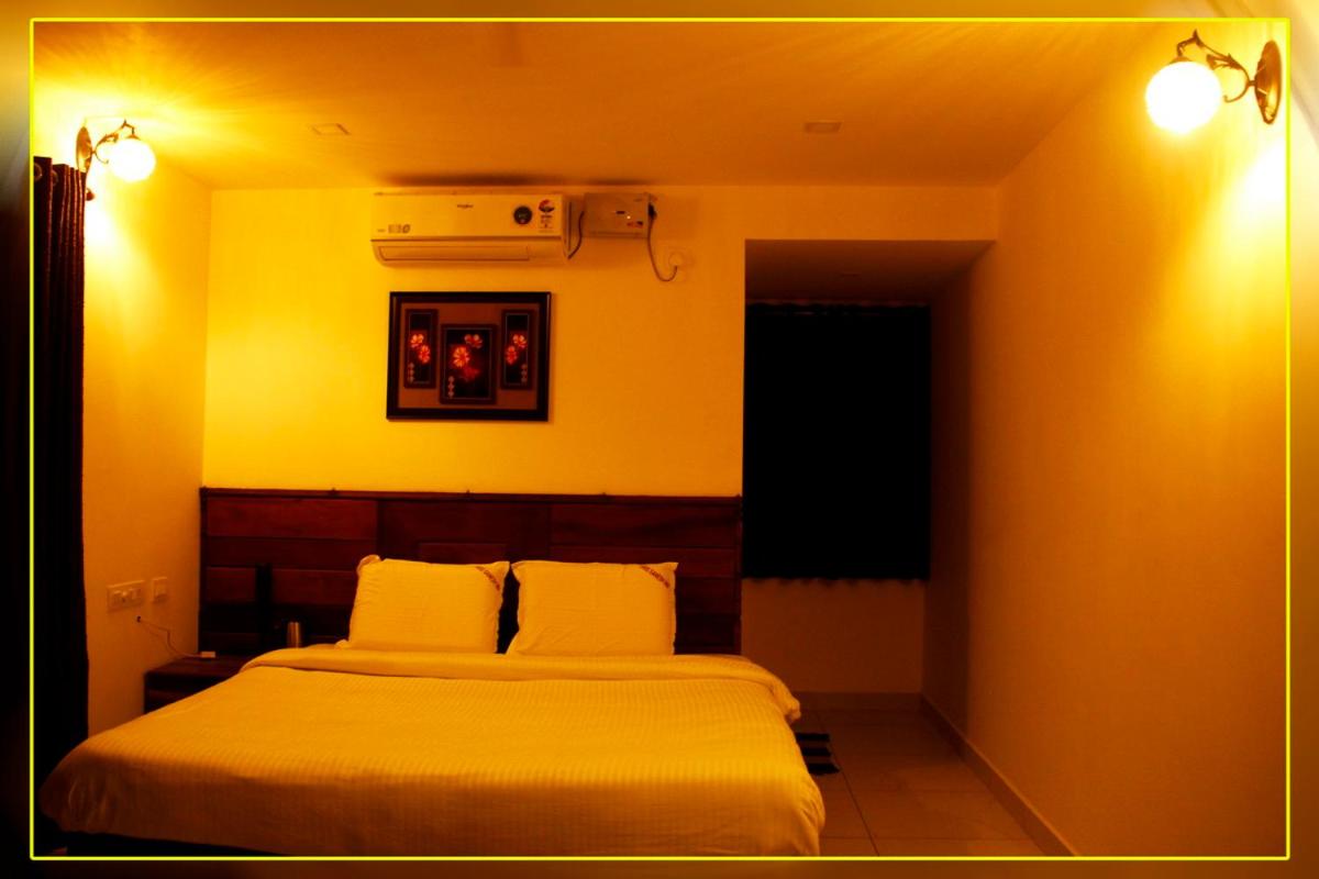 Queen Room With Balcony photo 3