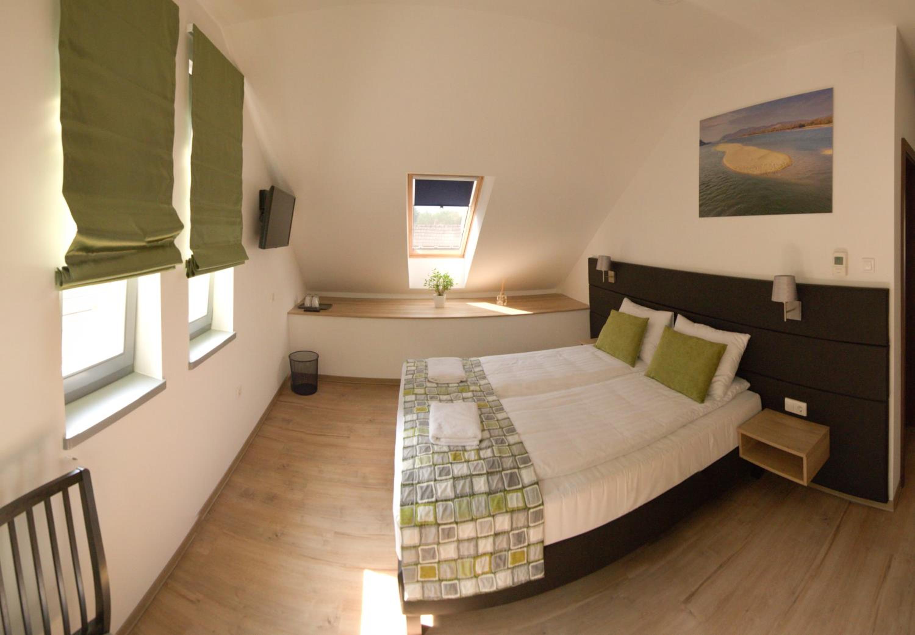 Family Room with Private Bathroom - Photo 6