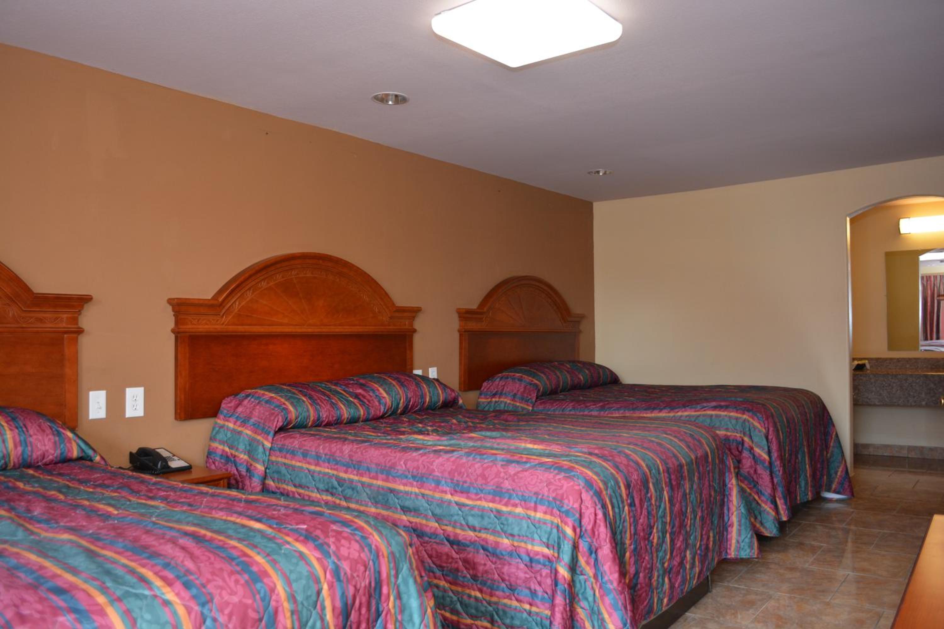 King Room - Non-Smoking photo 3