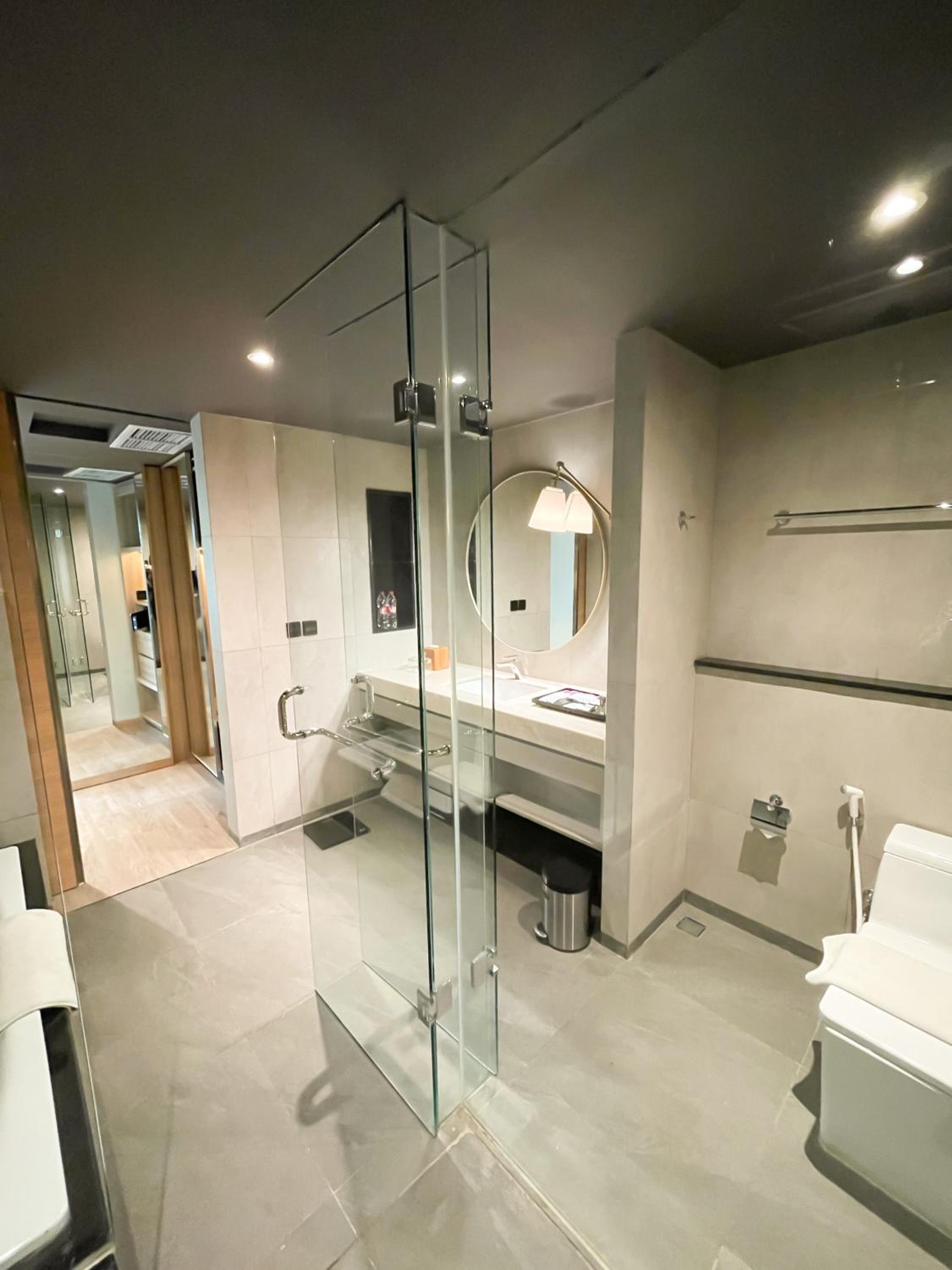 Executive King Suite - Photo 9