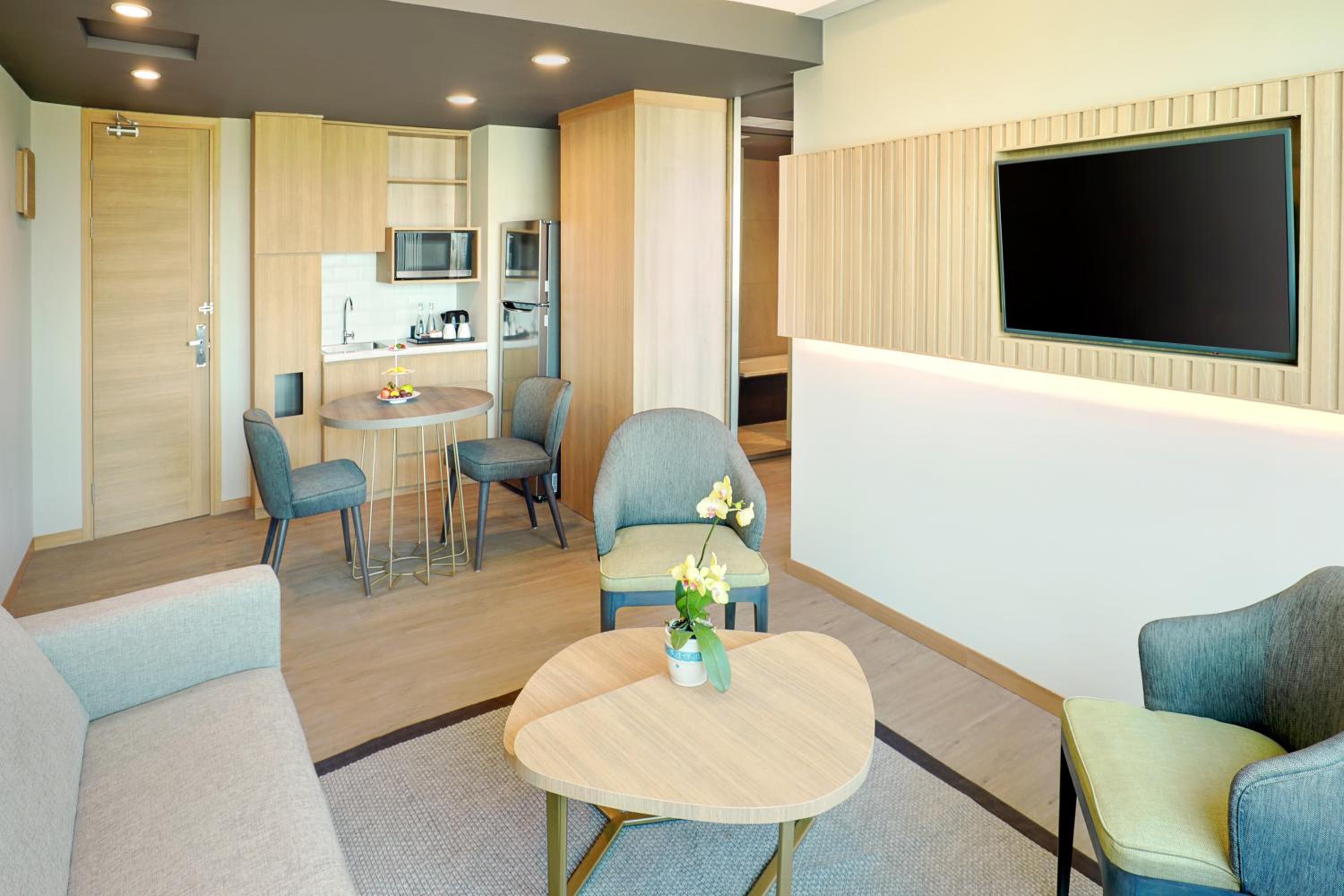 Executive King Suite - Photo 8